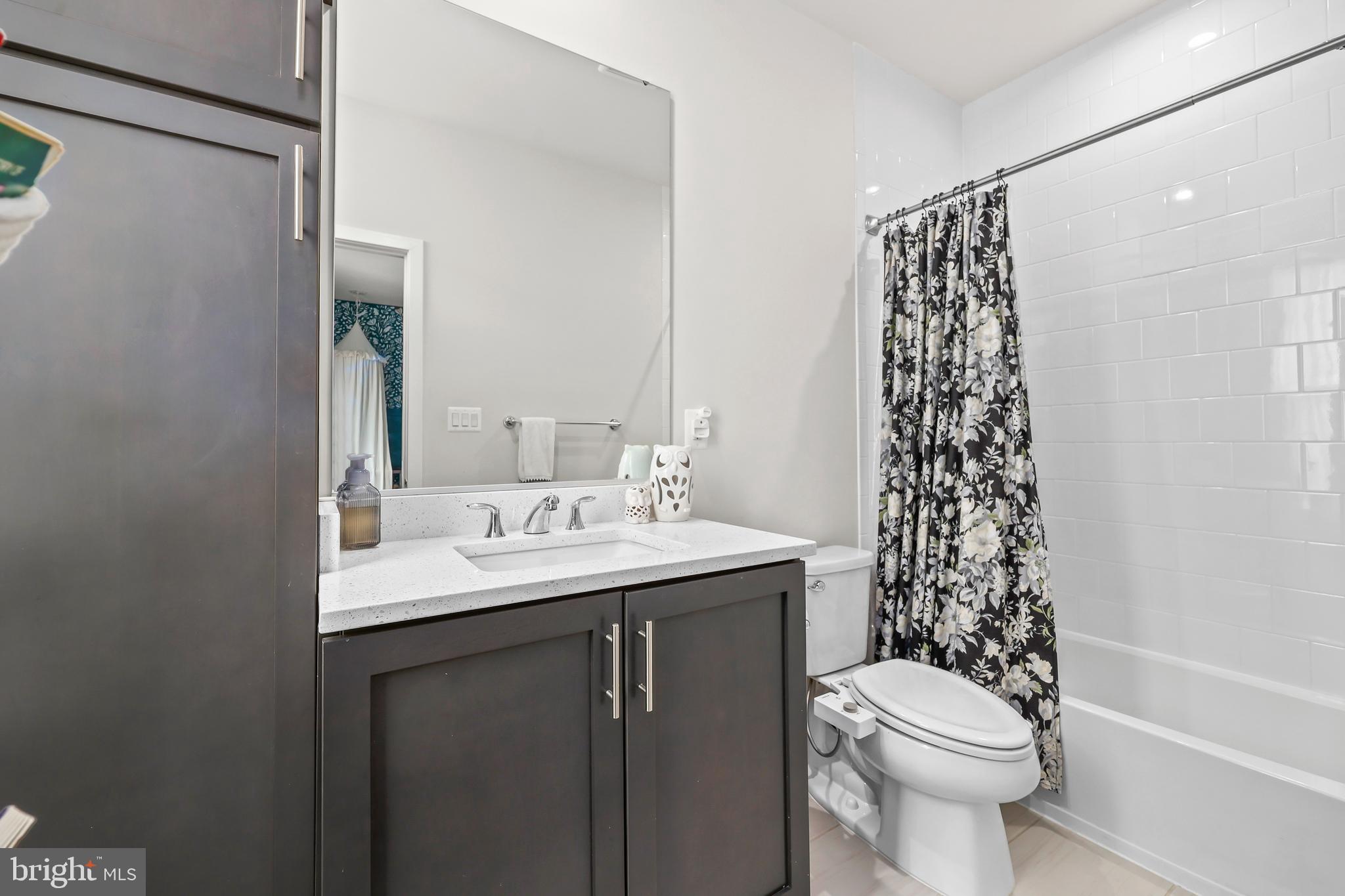 COMMONWEALTH PLACE AT WESTFIELDS - Residential