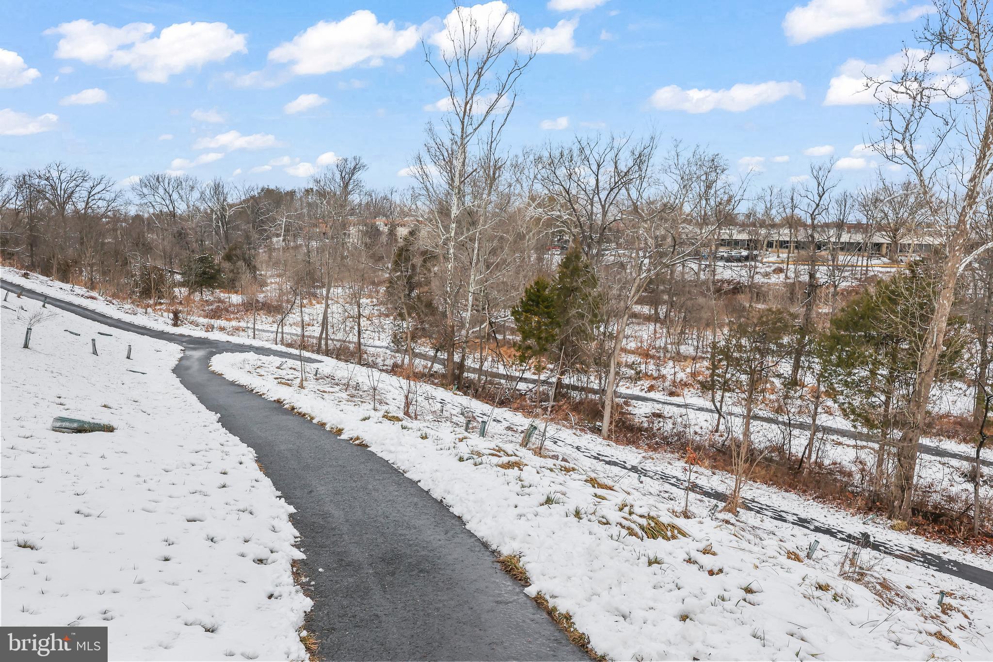 COMMONWEALTH PLACE AT WESTFIELDS - Residential