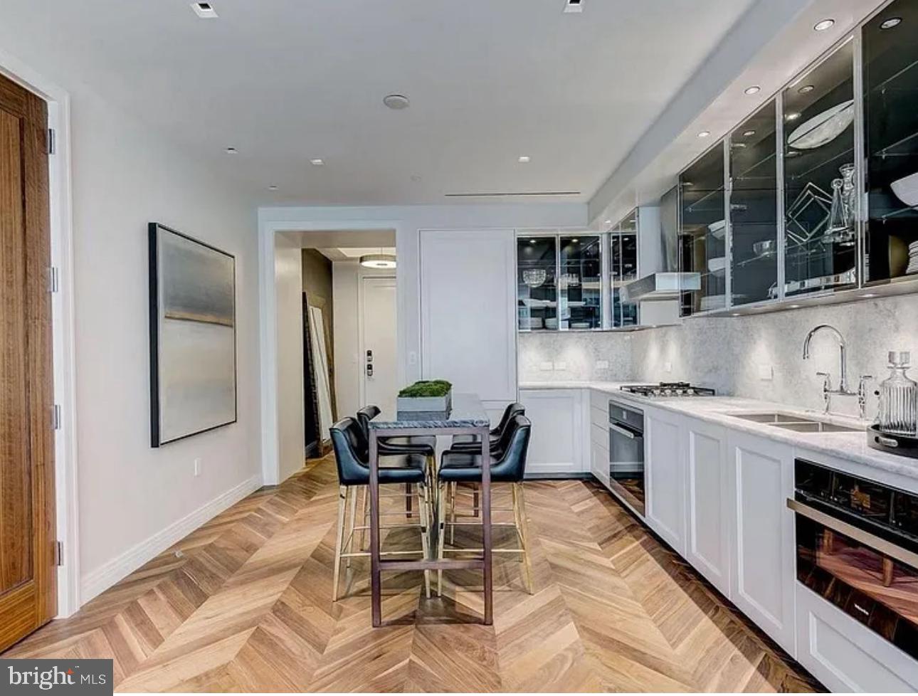 FOUR SEASONS PRIVATE RESIDENCES - Residential Lease