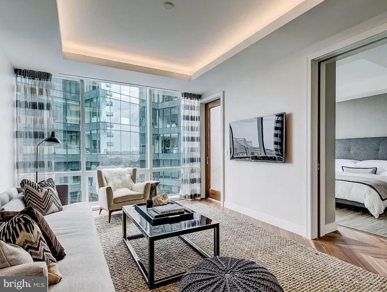 FOUR SEASONS PRIVATE RESIDENCES - Residential Lease