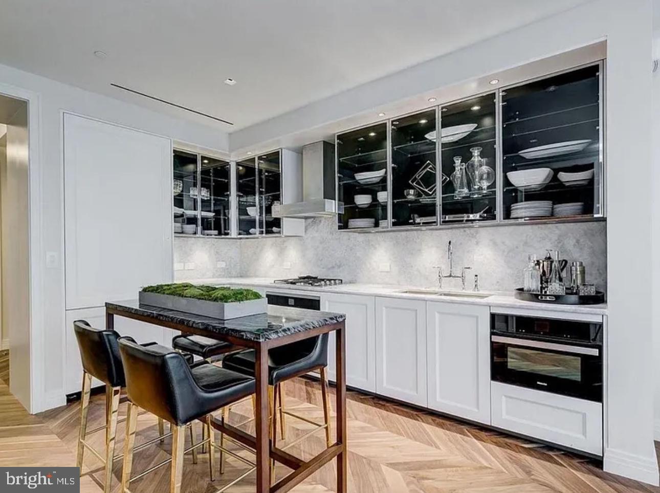FOUR SEASONS PRIVATE RESIDENCES - Residential Lease