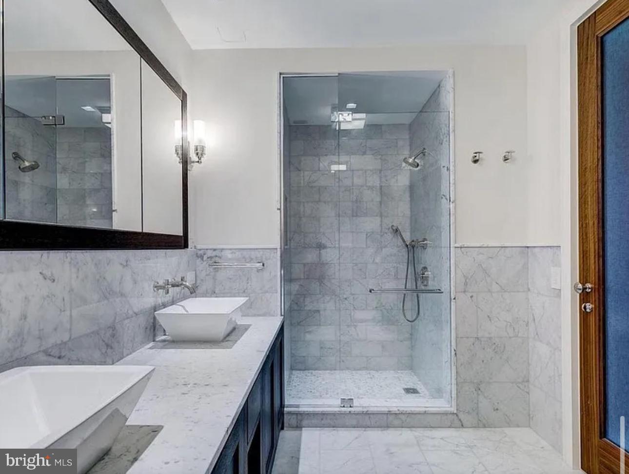 FOUR SEASONS PRIVATE RESIDENCES - Residential Lease