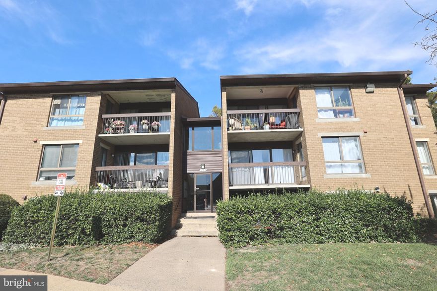 This One Won’t Last!
Bright and spacious 1BR, 1BA condo with den/office in the highly sought-after Jefferson Mews community in Herndon! Featuring a functional layout with an eat-in kitchen and separate dining area, this home showcases beautiful parquet flooring throughout, with ceramic tile in the kitchen and bath.
Recent updates include:✨ Newer appliances (refrigerator, dishwasher, and more)
✨ Fresh neutral paint throughout✨ Hvac replaced just 2016
Enjoy the convenience of an in-unit washer and dryer, a reserved parking space (plus ample guest parking), and abundant storage. Relax on your private patio surrounded by mature landscaping, with direct walk-out access to the community pool!
🏡 Model 1A – Ground Floor Unit
🚆 Prime Location! Walk just 1.1 miles (or 5 minutes by car) to the Herndon Metro Station, or hop on the local bus steps from your door.
🍽 Walk to Downtown Herndon to enjoy nearby restaurants, cafés, shops, and parks.
💧 Utilities Included: Water, trash removal, and exterior maintenance.