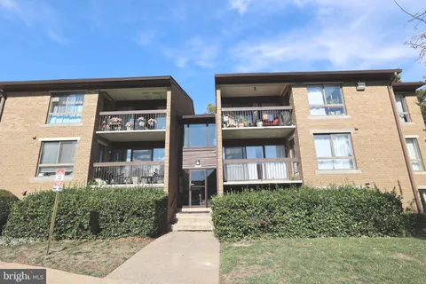 545 Florida Avenue Unit 102, Herndon, VA MLS: VAFX2278100