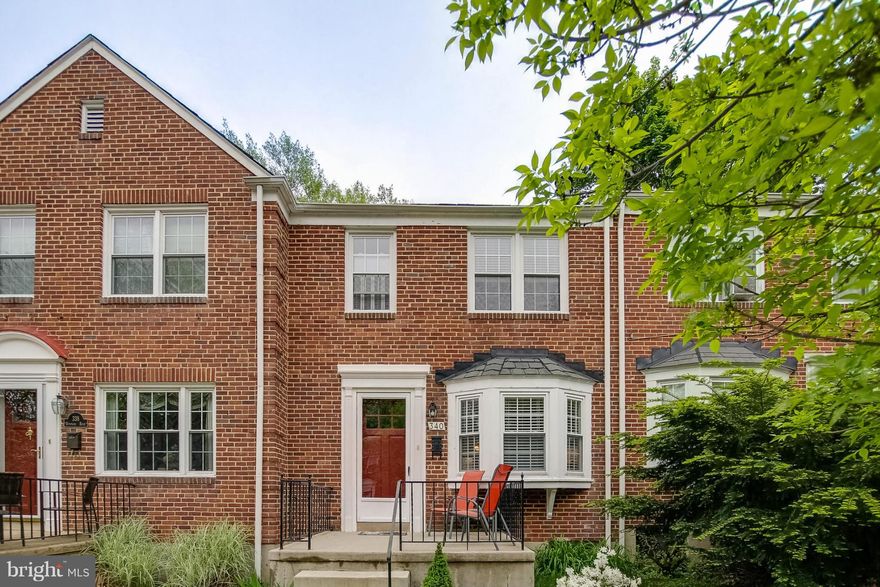 This gorgeous RF townhouse, completely renovated in 2012,  features a beautiful open kitchen with granite counters, SS appliances, pantry, and large center island. There are 2 full baths with bright new tile, refinished hardwood floors, and fully finished lower level w/ space for playroom, bedroom, or office. New HVAC in 2012.  This charming RF house is perfect for modern living !