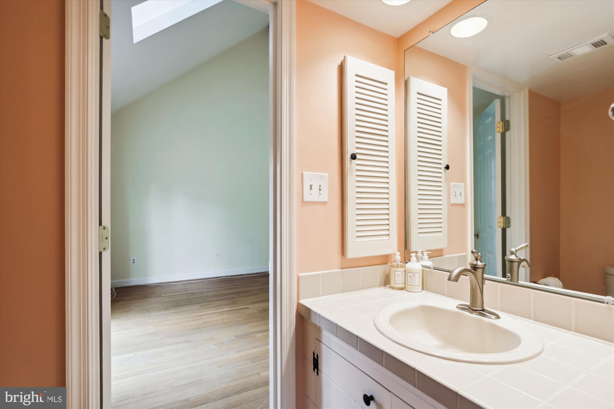 THE WRENS - Residential