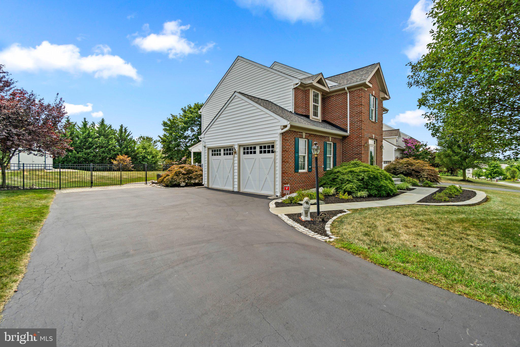 ROYAL OAKS - Residential