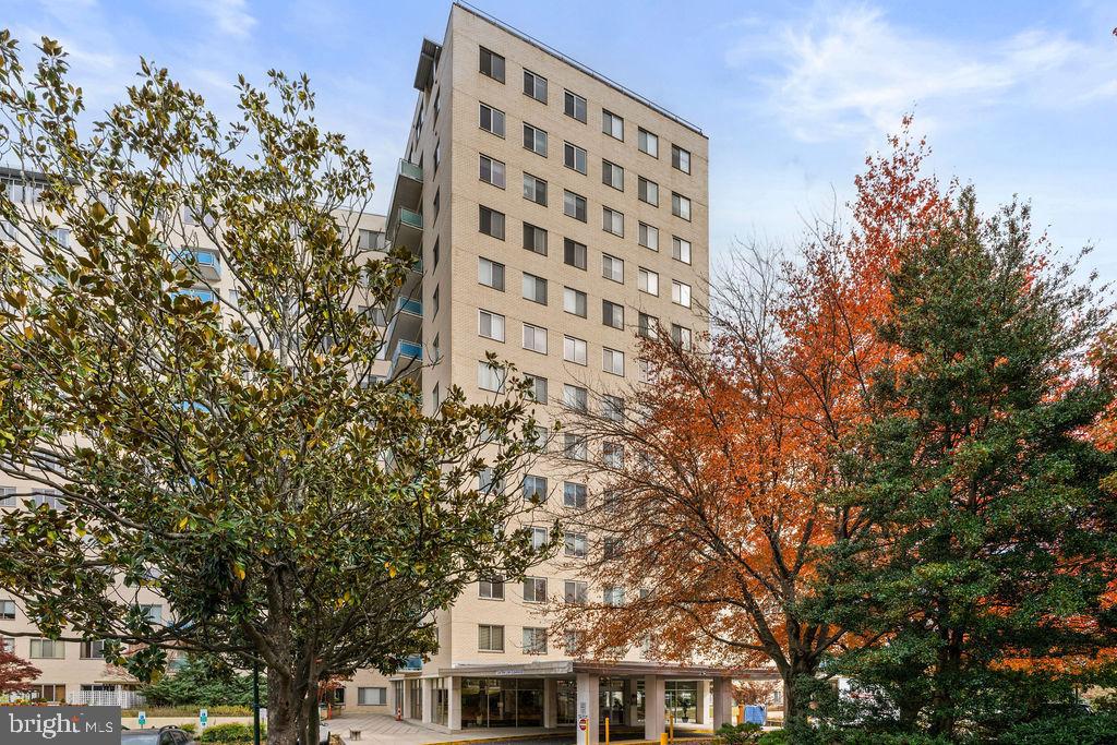 Welcome to this bright, updated, and freshly painted 1-bedroom, 1-bathroom condo offering comfort and convenience in a prime Rockville location. This spacious unit features an open floor plan ideal for relaxing or entertaining. Located just steps from the Grosvenor-Strathmore Metro Station—be in Washington, D.C. in only 20 minutes! Close to NIH, USU, and major routes to Virginia, Frederick, Baltimore, Annapolis, and Bethesda. Enjoy easy access to shopping, restaurants, and Grosvenor Market within walking distance. The building offers excellent amenities including a fitness center, outdoor pool, picnic areas, 24-hour security, concierge service, and free parking. Condo fees cover all utilities, providing outstanding value and peace of mind. Don’t miss this incredible opportunity to own in one of Rockville’s most convenient locations!