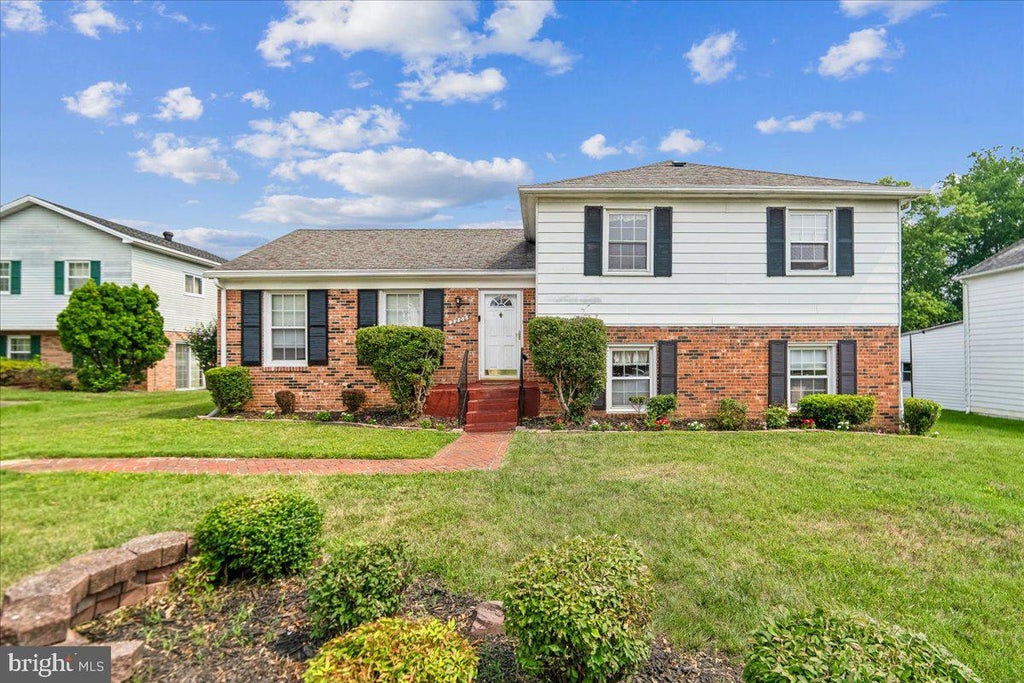 Photo of 2200 Oaktree Lane, TEMPLE HILLS, MD 20748 (MLS # MDPG2209004)