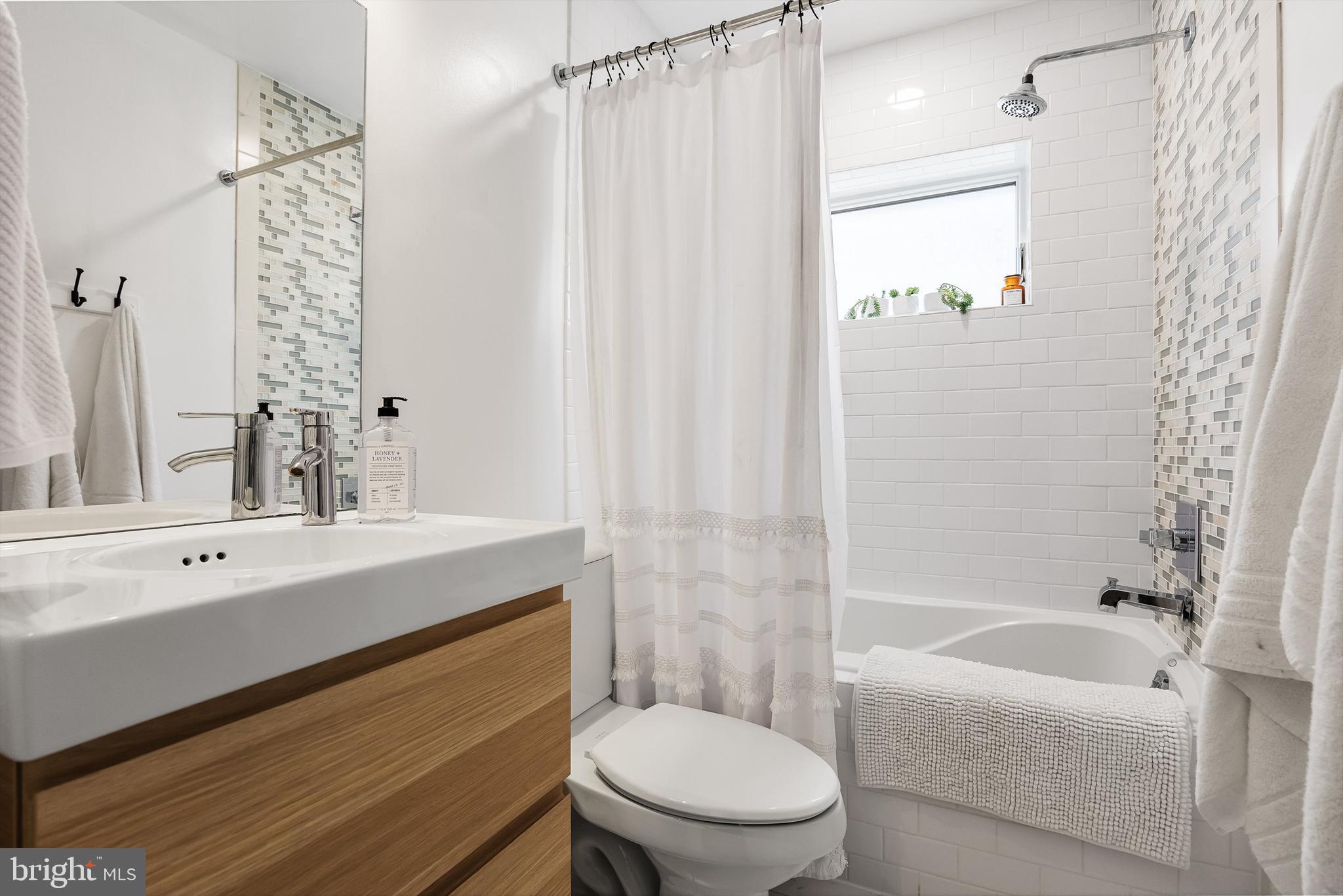 BELLA VISTA - Residential Lease