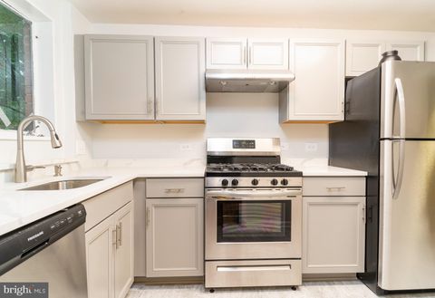 Photo of 10500 Montrose Avenue #M4, BETHESDA, MD 20814 (MLS # MDMC2201808)