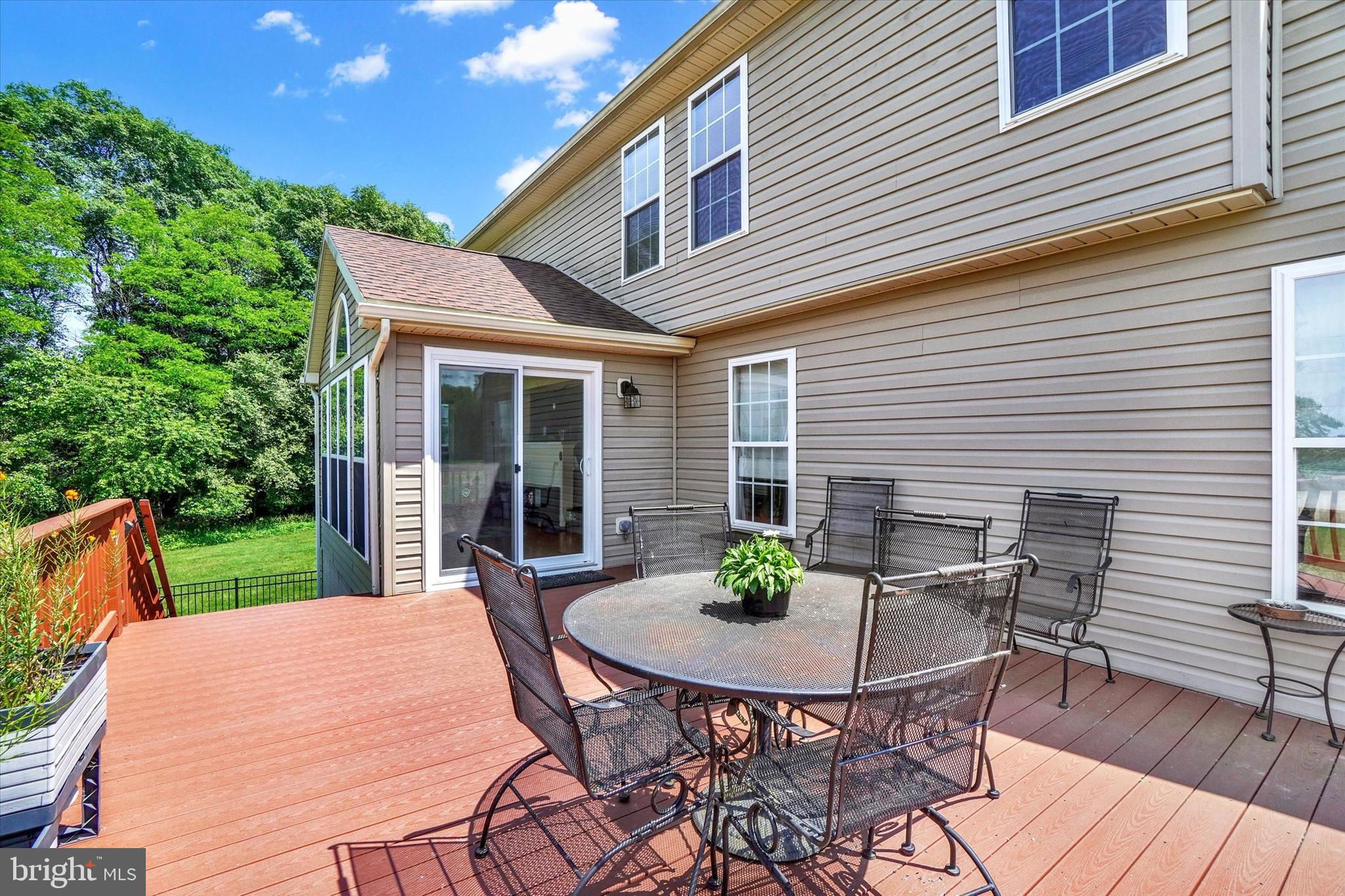 THISTLE DOWNS - Residential