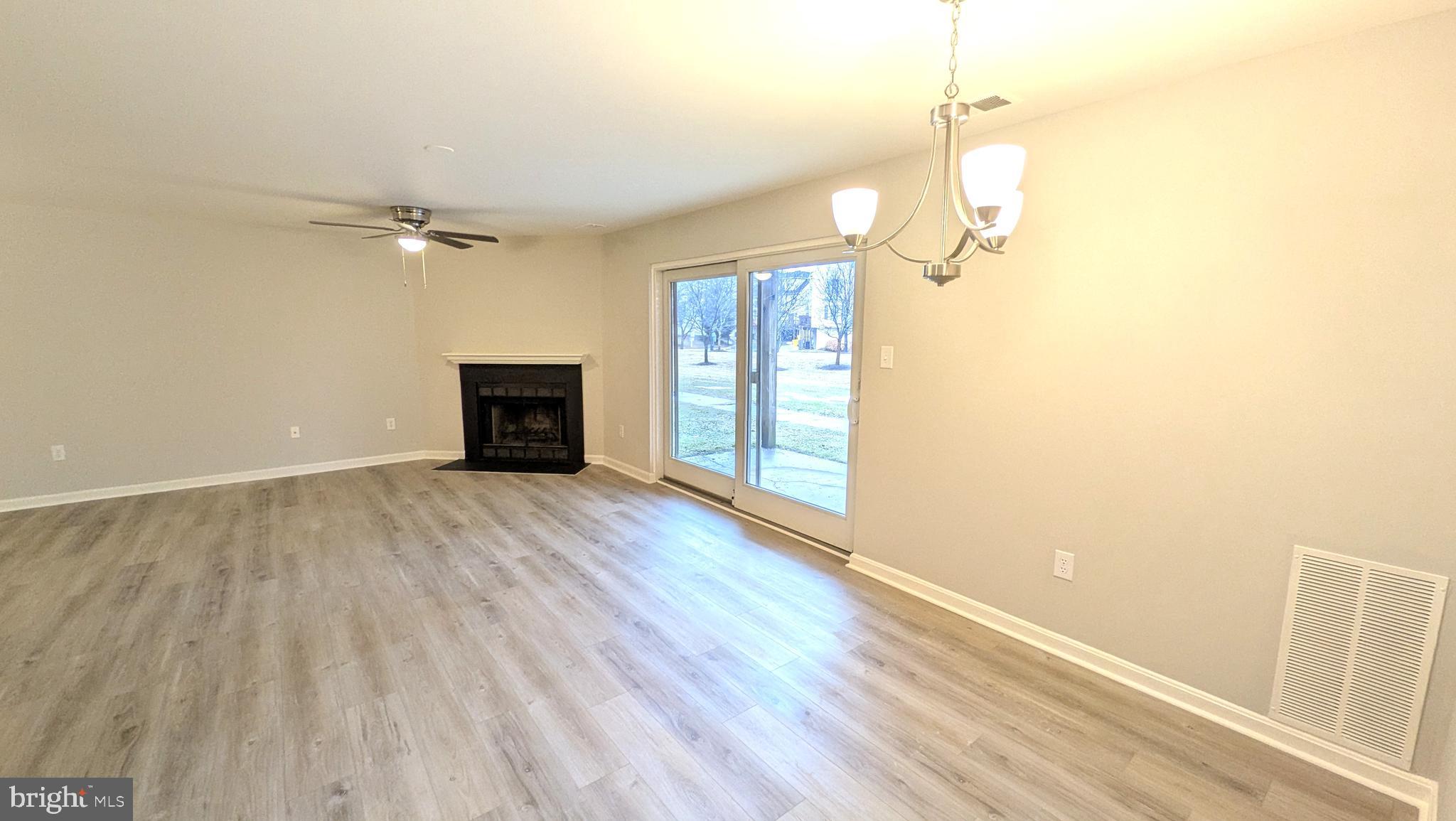 CROMWELL FOUNTAIN - Residential