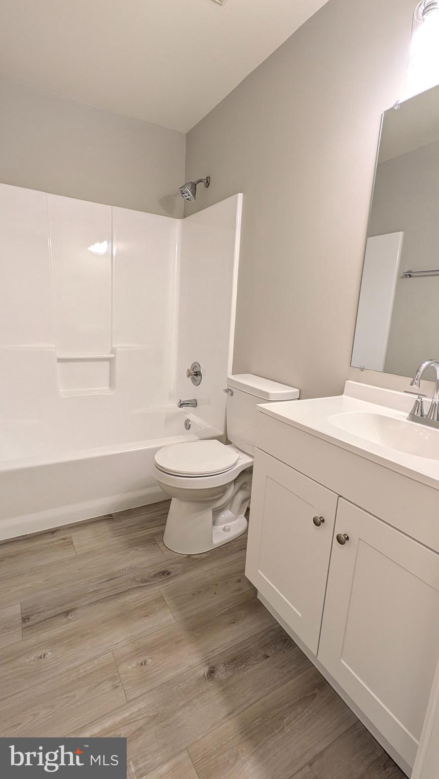 CROMWELL FOUNTAIN - Residential