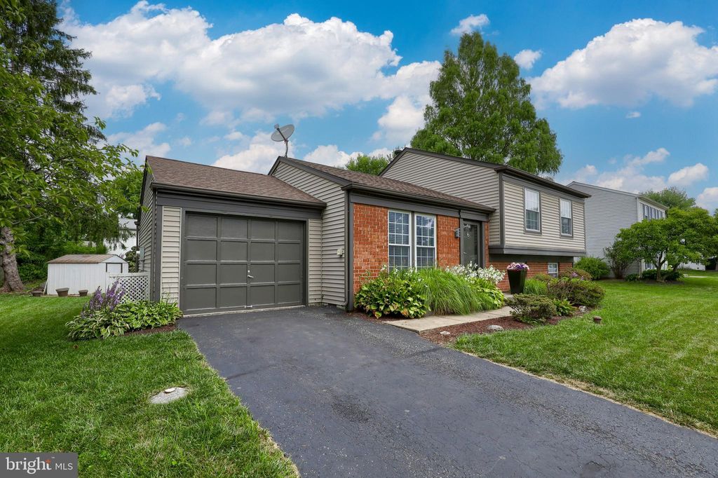 Photo of 2547 SPLIT RAIL DR, EAST PETERSBURG, PA 17520 (MLS # PALA2038786)