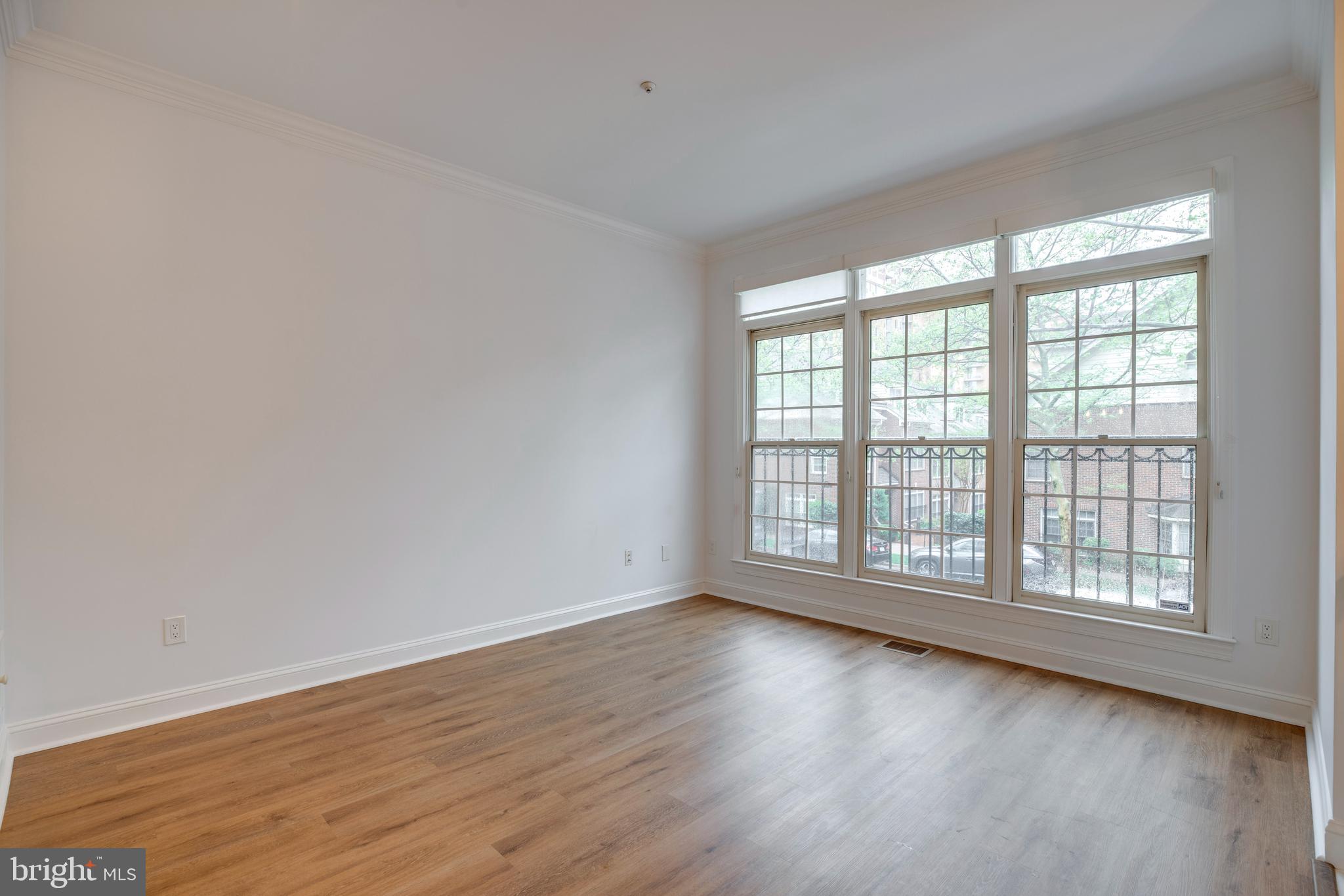 1516 N COLONIAL TERRACE