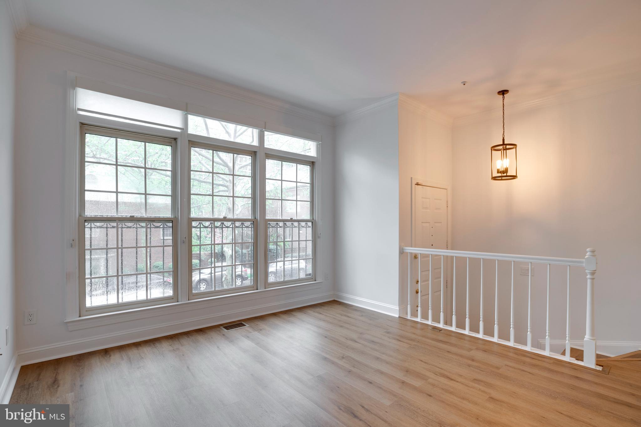 1516 N COLONIAL TERRACE