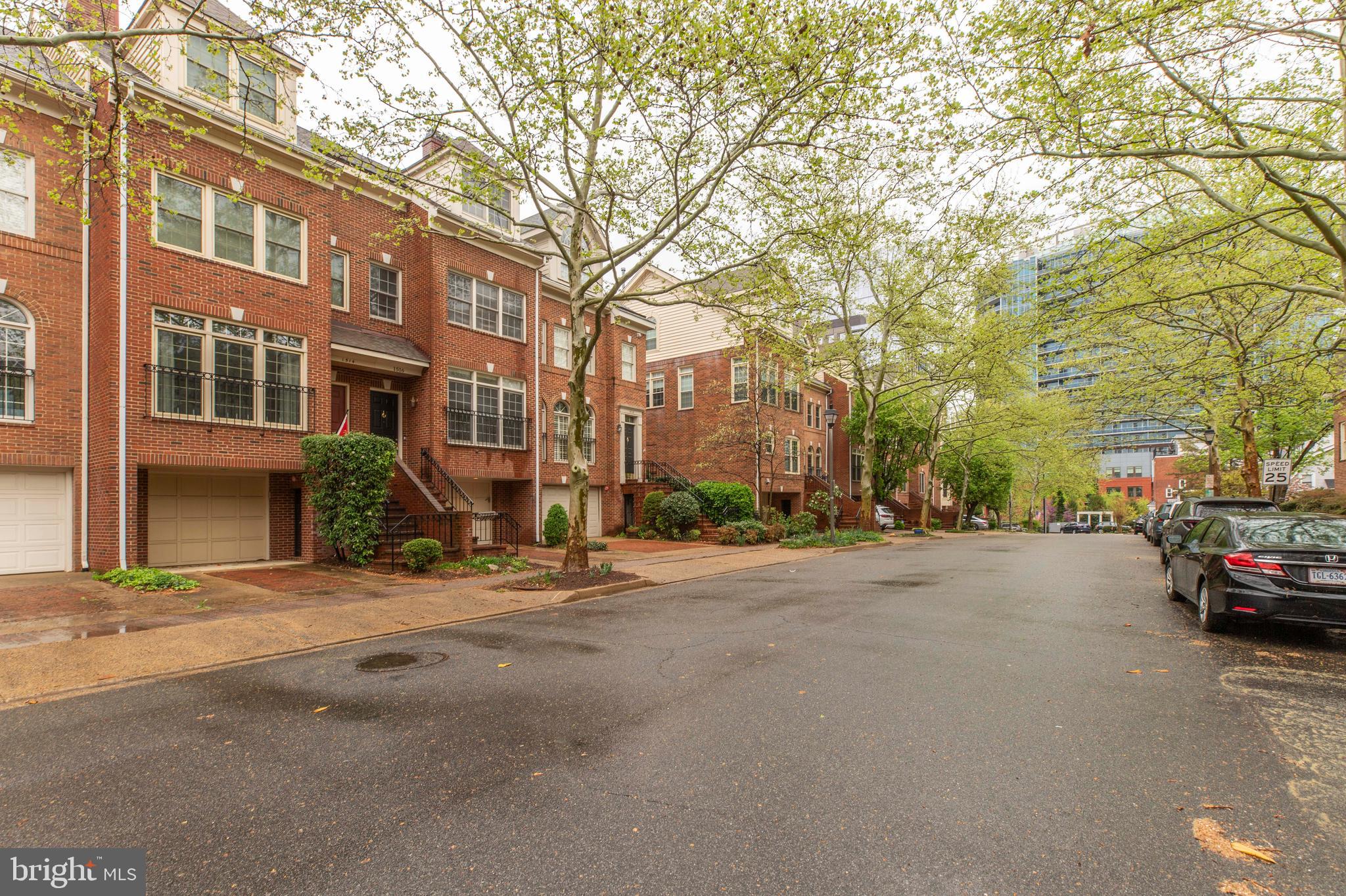 1516 N COLONIAL TERRACE