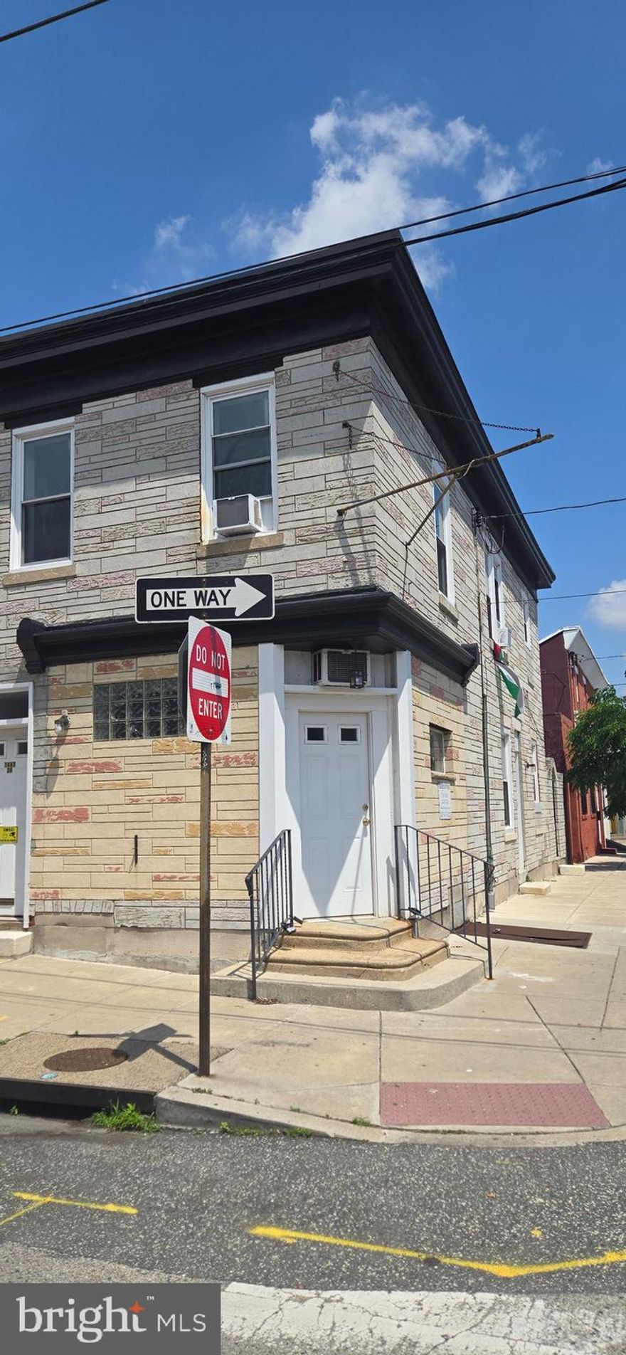 Seize a turnkey investment opportunity in highly sought-after Point Breeze with this fully rented duplex, offering income from day one. Also perfect for a homeowner to live in one unit and collect income from the other. This low-maintenance property features two identical 1-bedroom, 1-bathroom units, perfect for investors seeking a stable income-generating asset.

Each unit is designed for comfortable living, boasting hardwood flooring throughout the main living areas and bedrooms, complemented by ceiling fans for added comfort. The kitchens are well-appointed with a gas stove, garbage disposal and refrigerator, while the bathrooms feature tasteful tile finishes.  Rear yard for trash and bicycles and access to coin operated laundry. 

Residents will enjoy the prime location on a tree-lined street with exceptional walkability and transit options. With a Walk Score of 85, daily errands are a breeze without needing a car. A Transit Score of 78 and Bike Score of 78 further enhance the appeal, making commuting and exploring the city incredibly convenient. Leases available after touring the property.