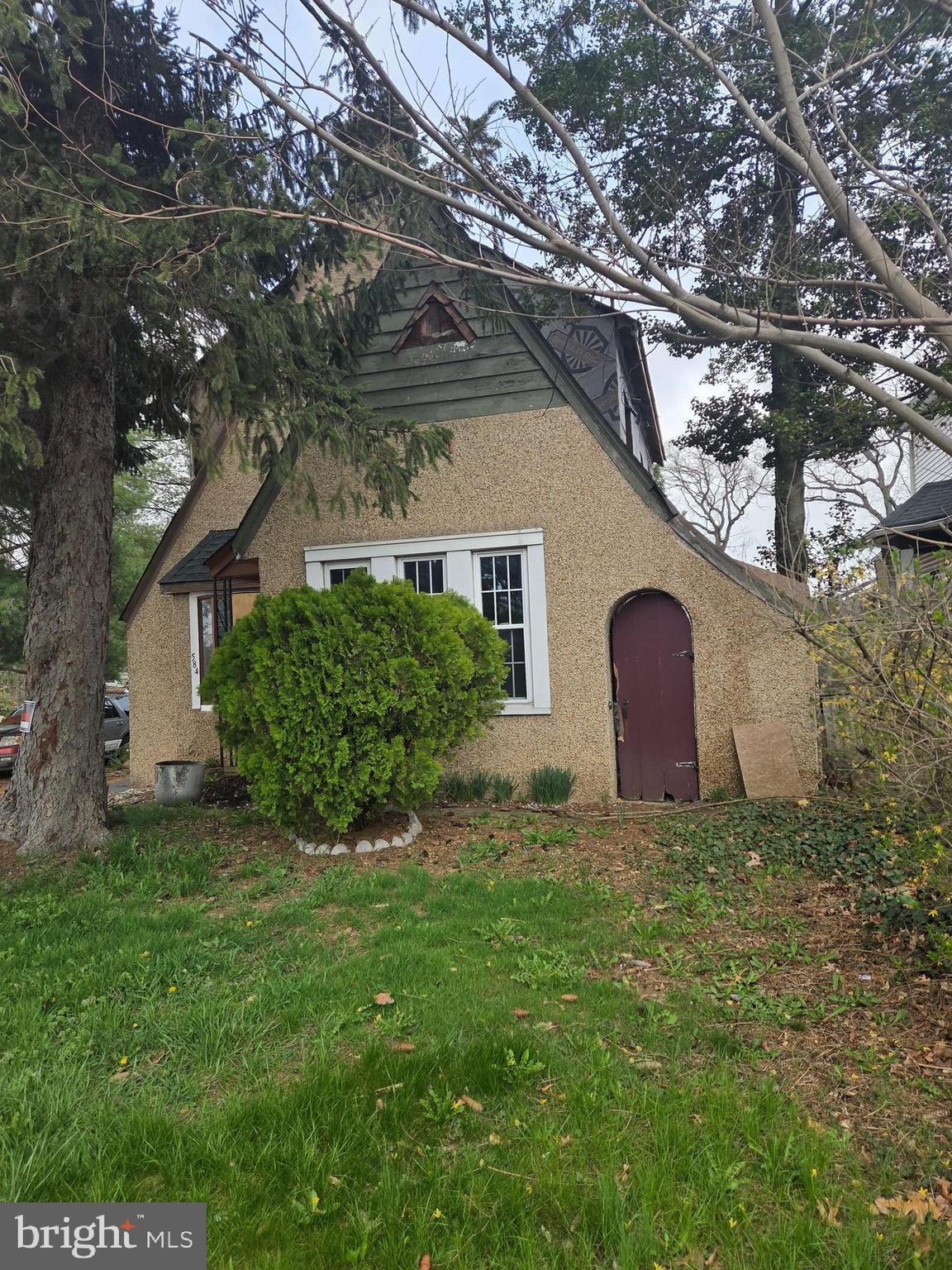 584 PARKWAY AVENUE
