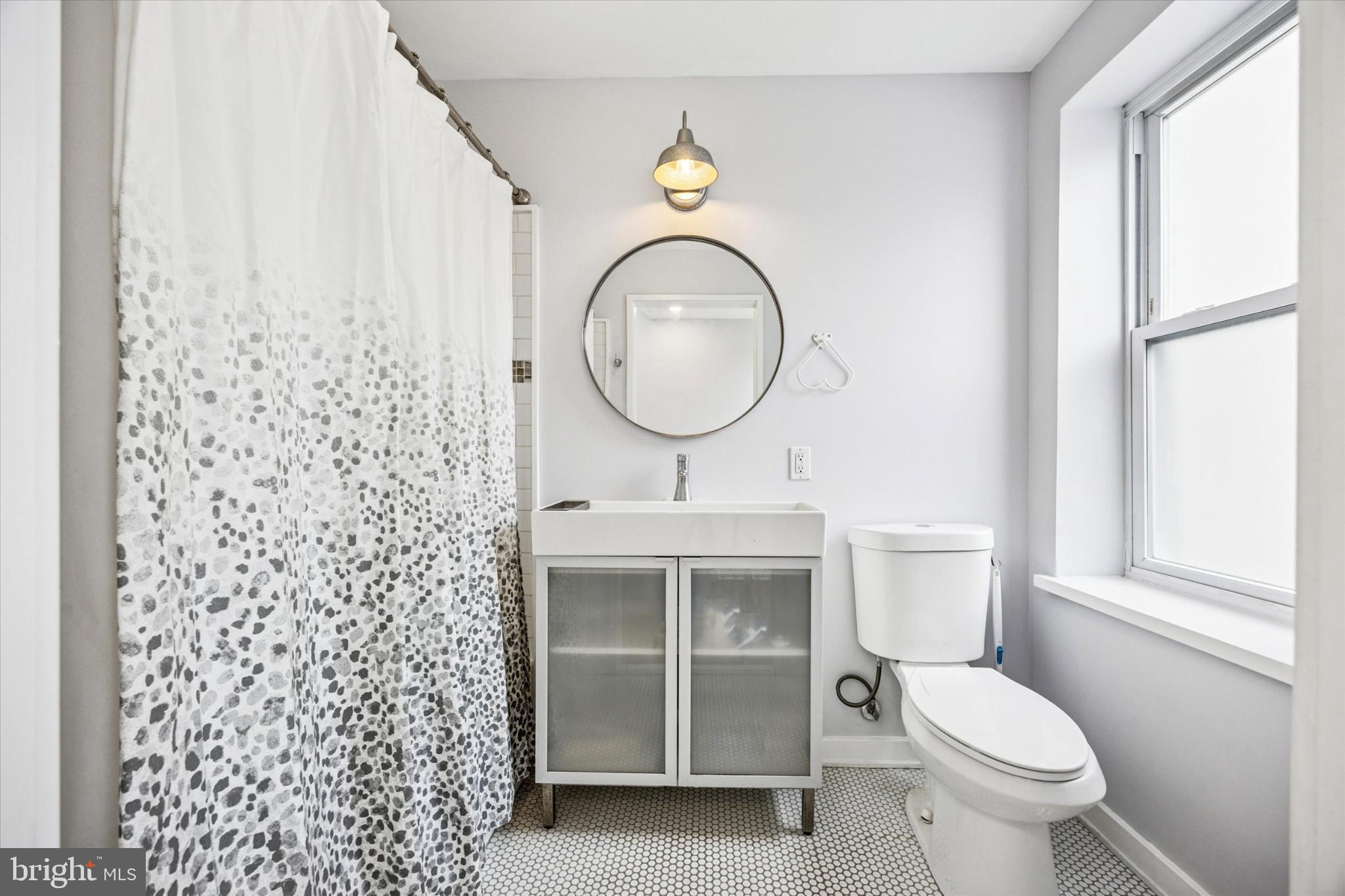 EAST KENSINGTON - Residential