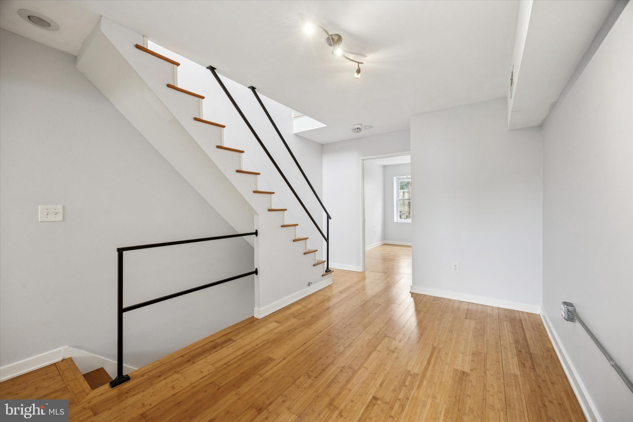 EAST KENSINGTON - Residential