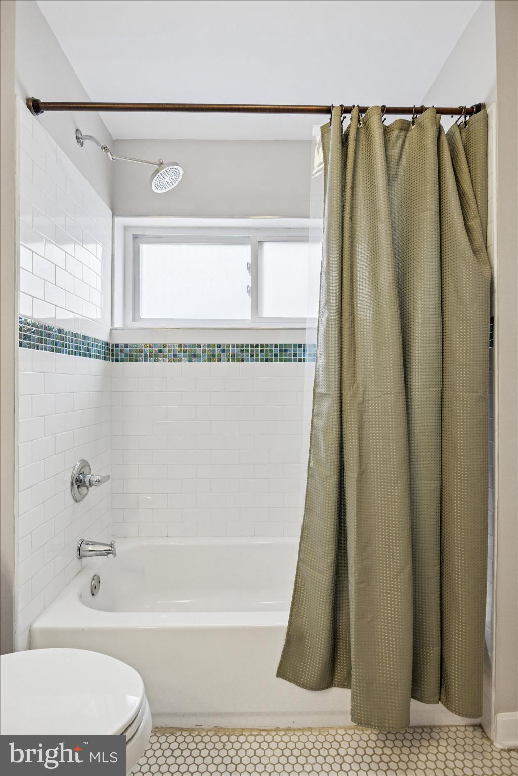 EAST KENSINGTON - Residential