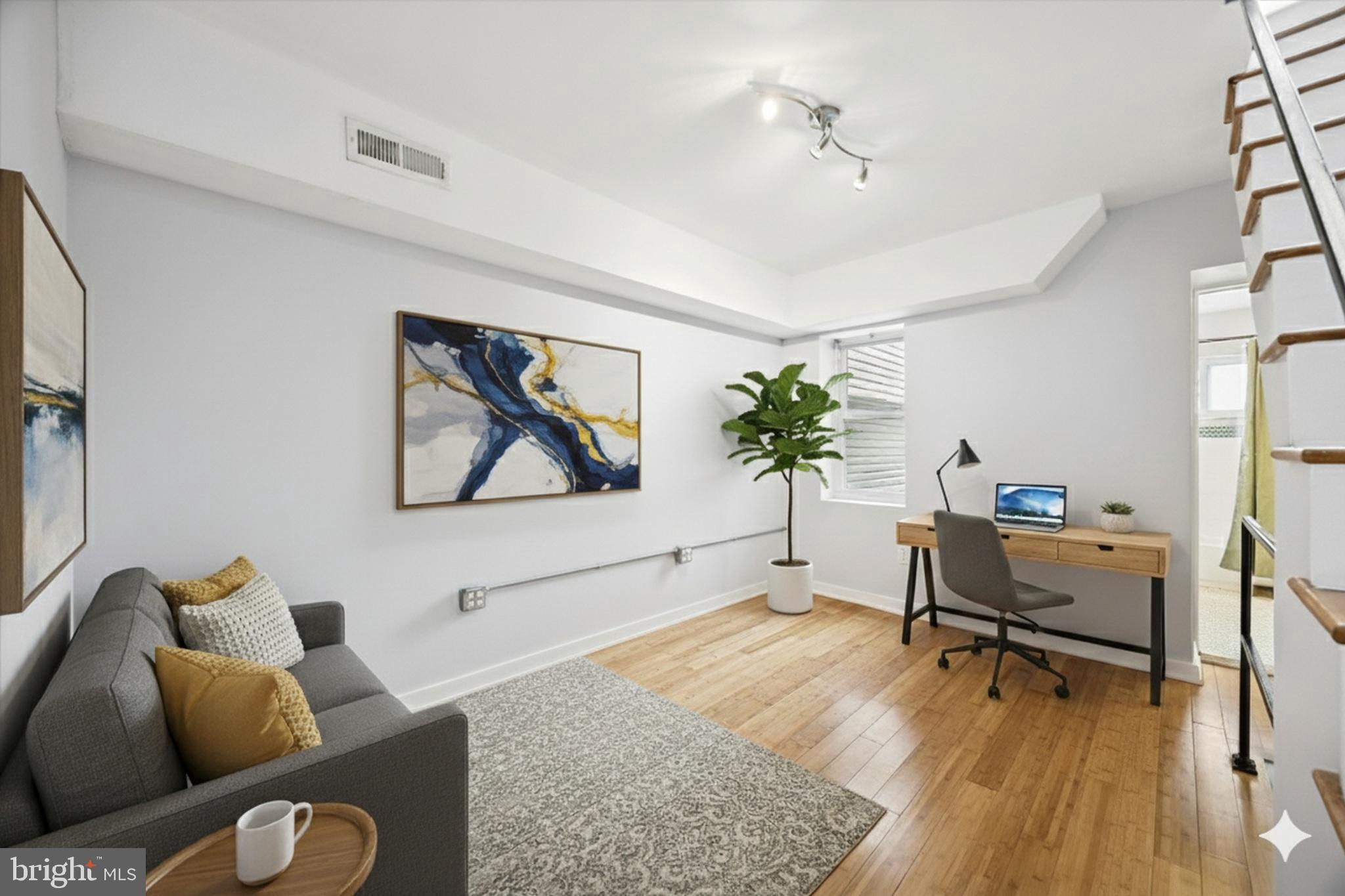 EAST KENSINGTON - Residential