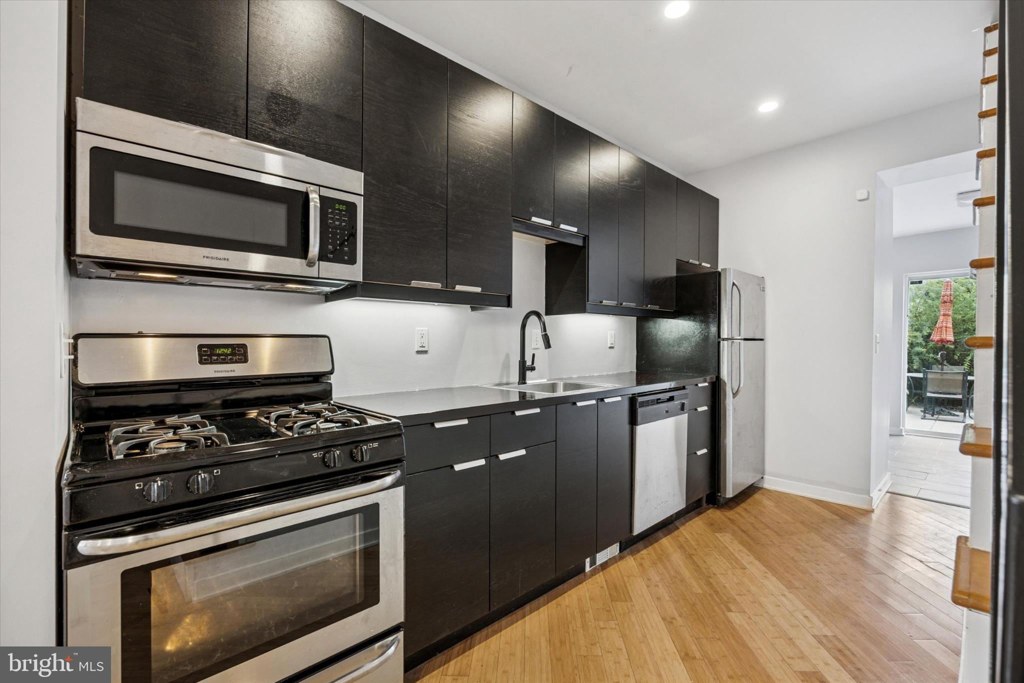 EAST KENSINGTON - Residential