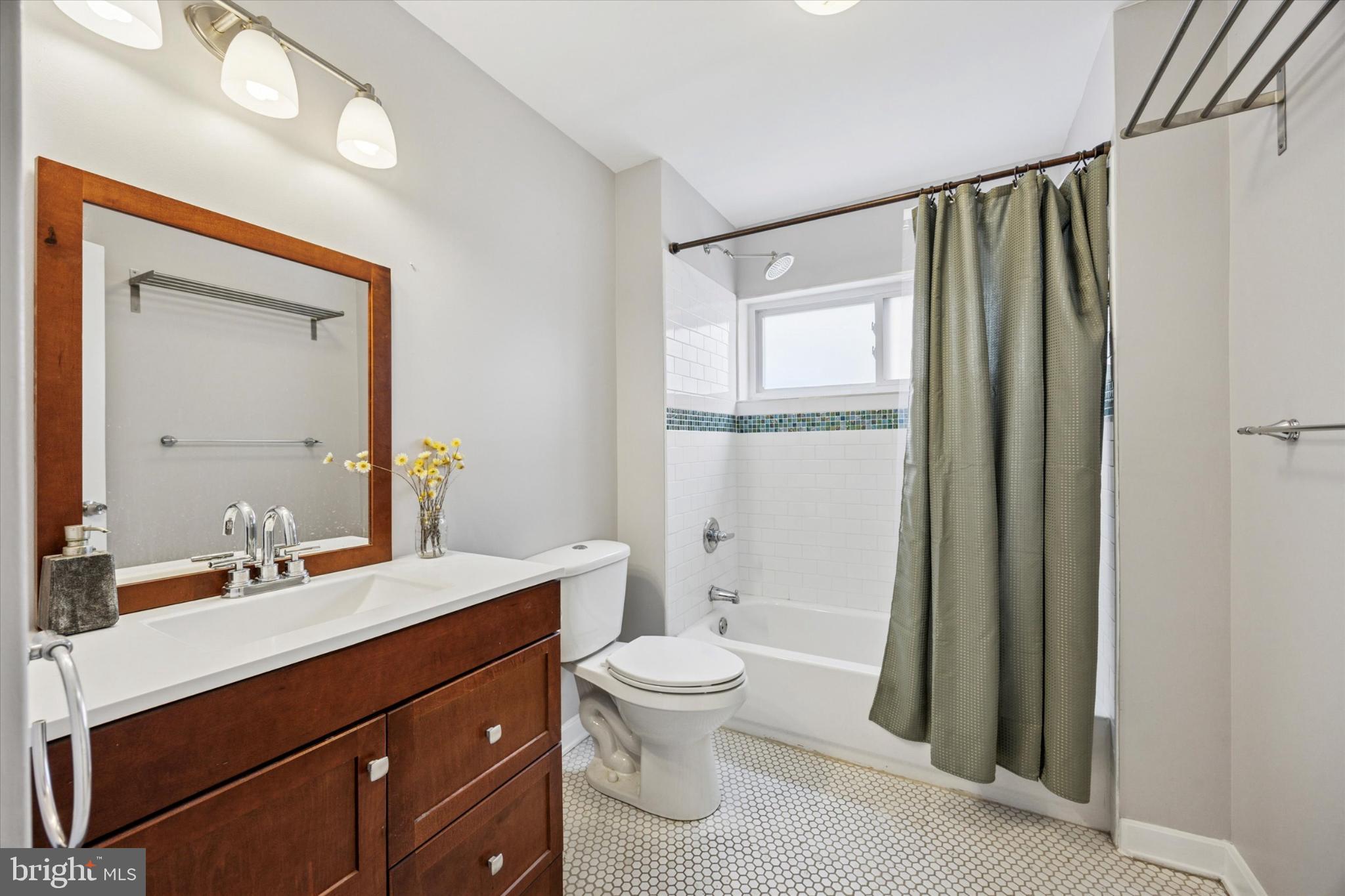 EAST KENSINGTON - Residential