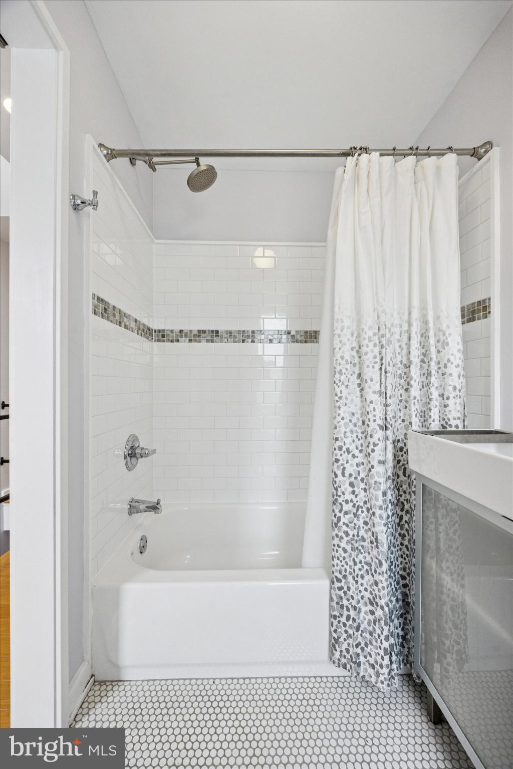 EAST KENSINGTON - Residential