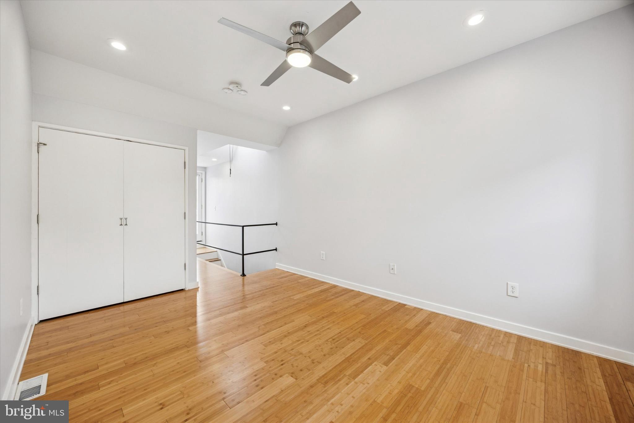 EAST KENSINGTON - Residential