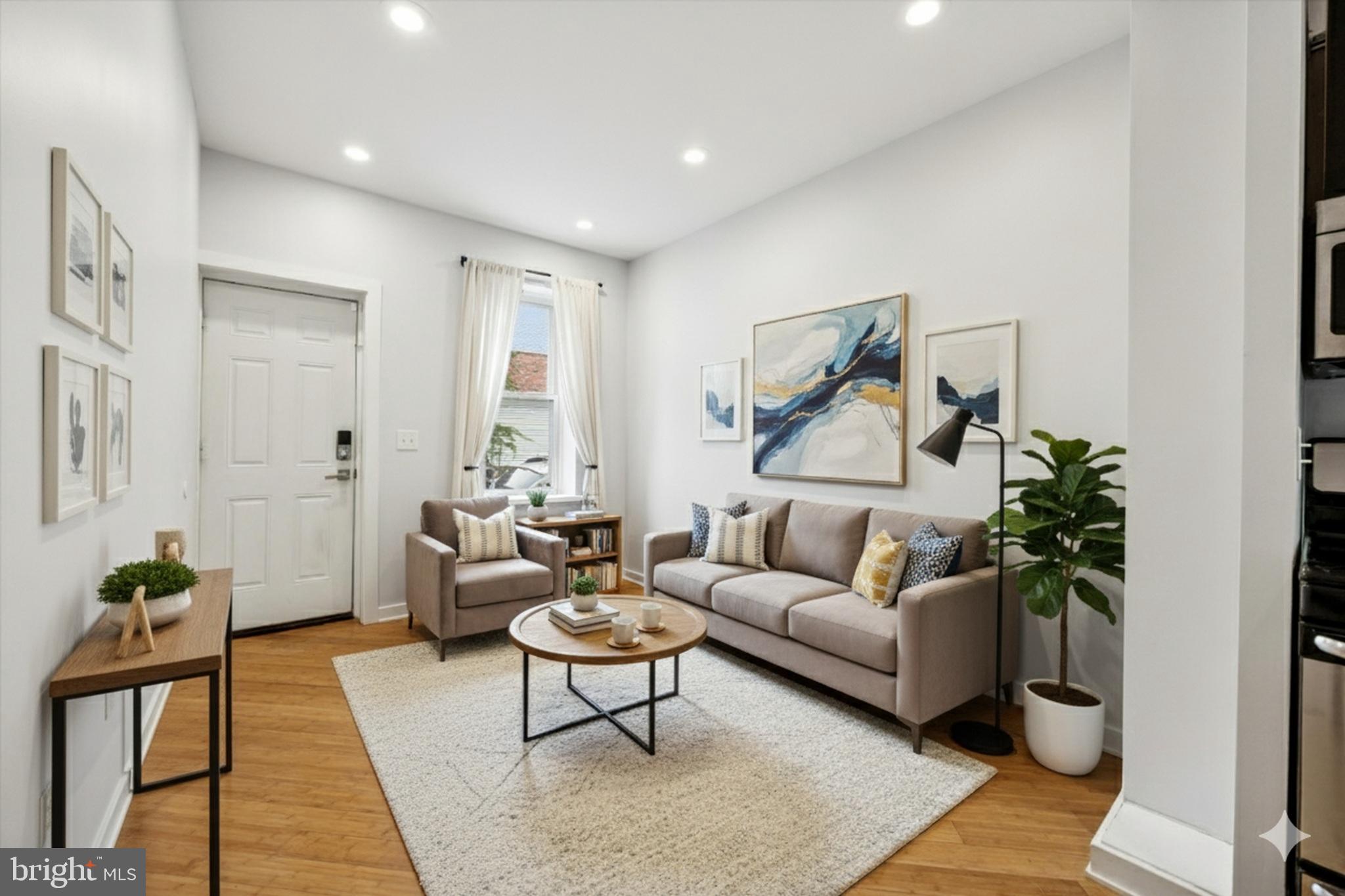 EAST KENSINGTON - Residential