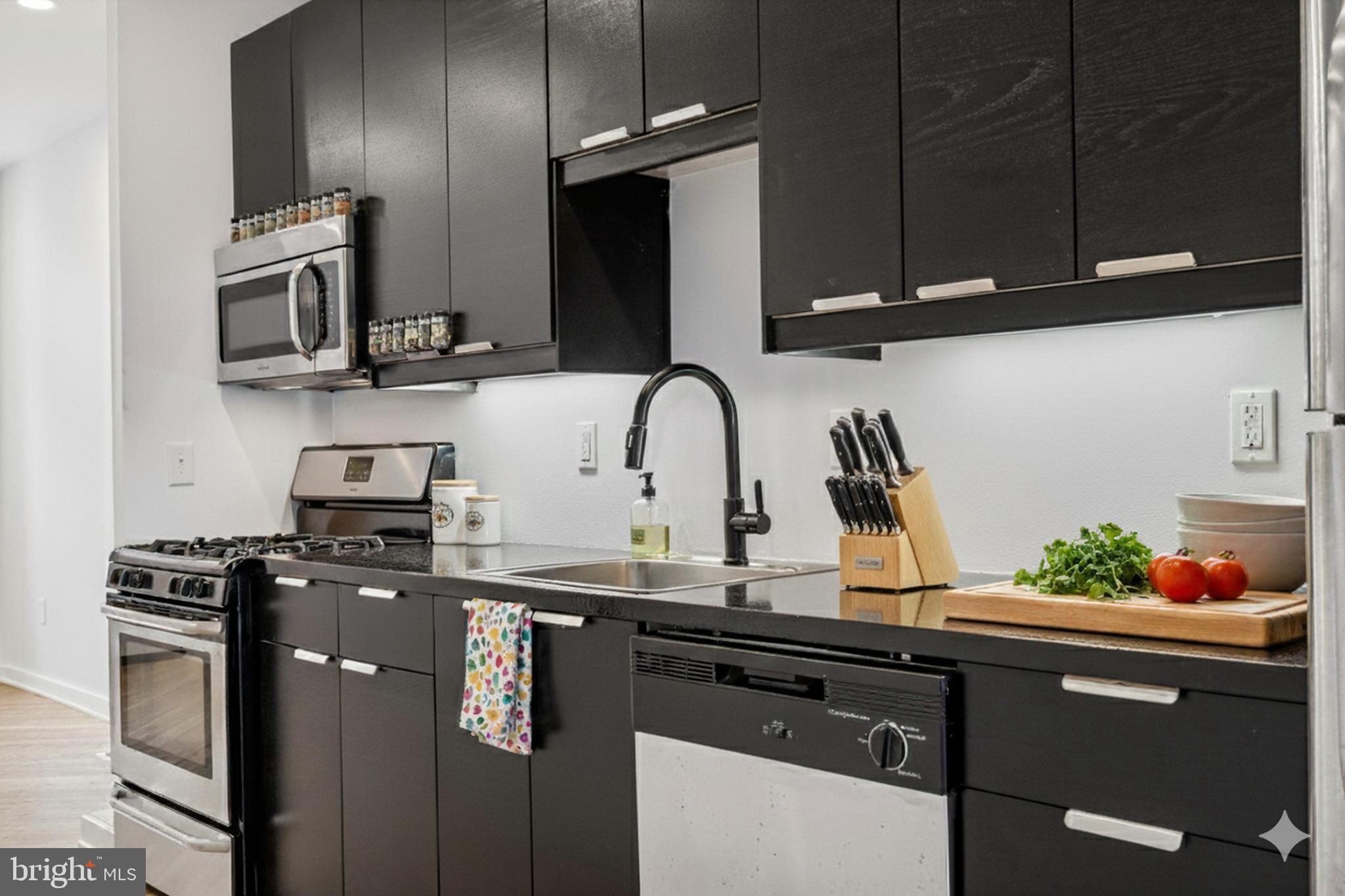 EAST KENSINGTON - Residential