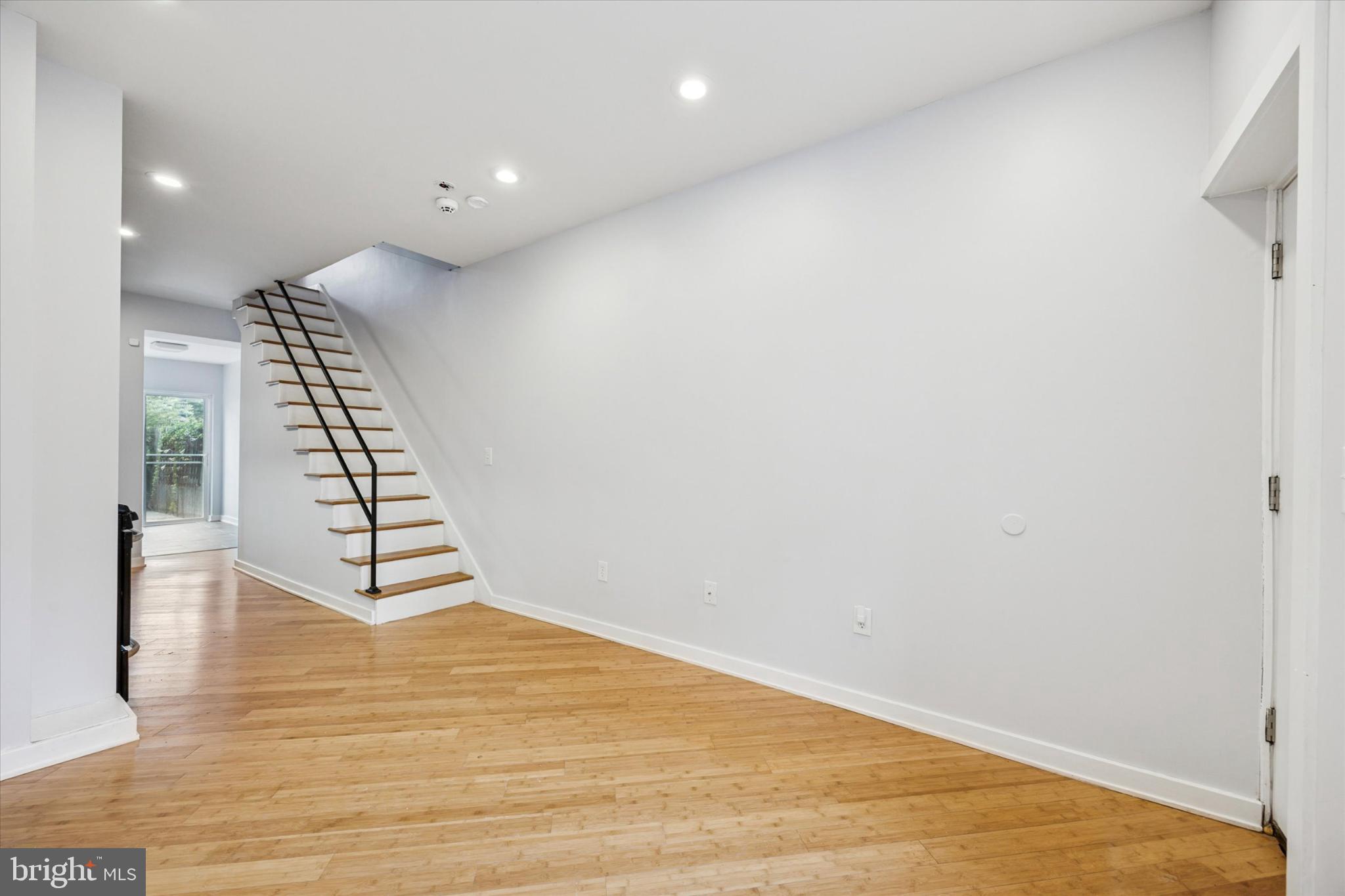 EAST KENSINGTON - Residential