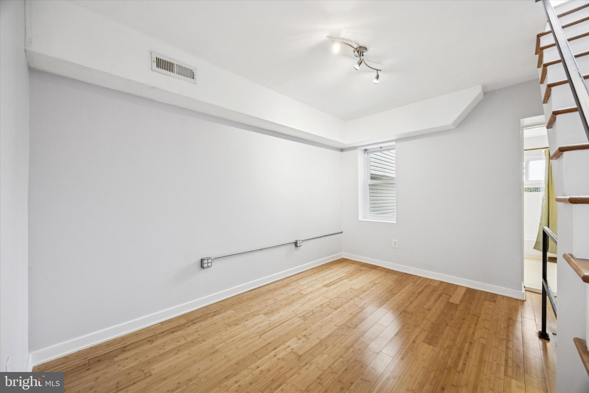 EAST KENSINGTON - Residential