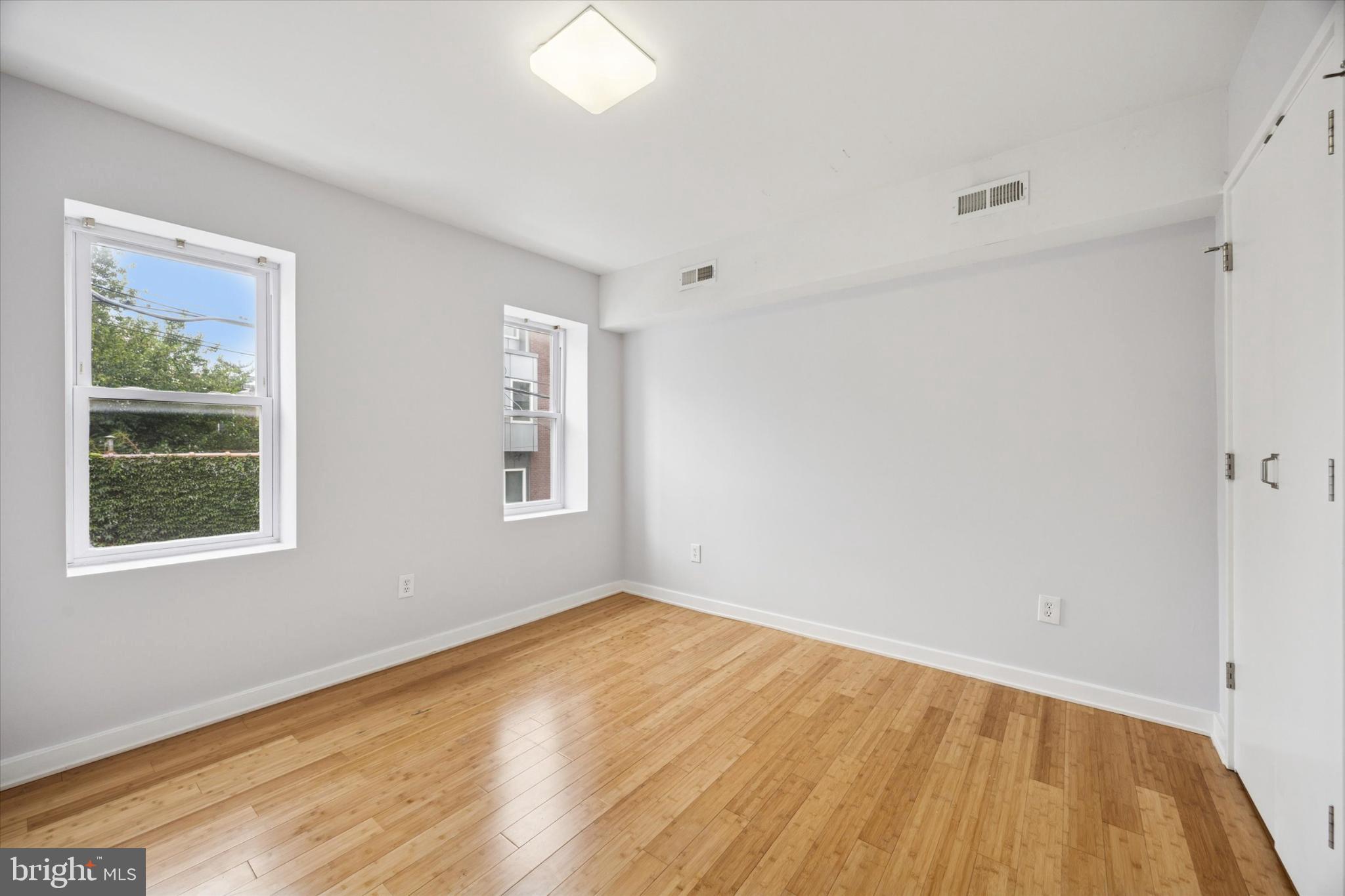 EAST KENSINGTON - Residential