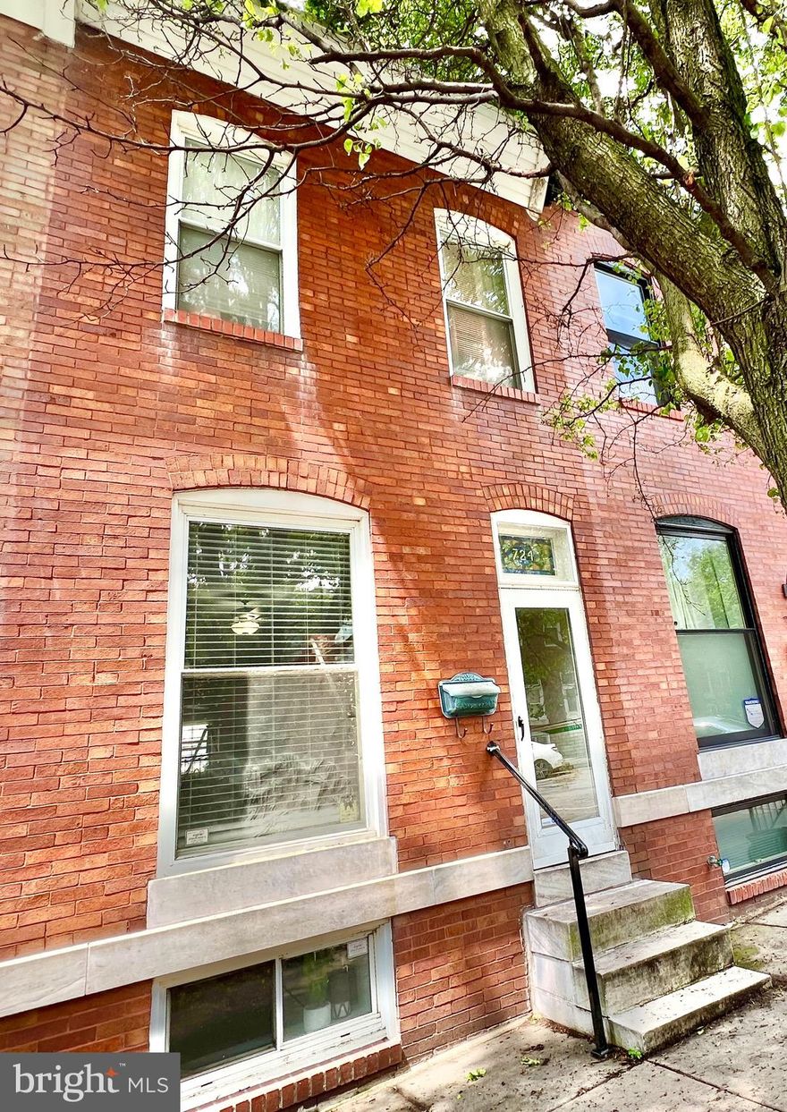 724  S  LAKEWOOD AVE  IN THE HEART OF CANTON ON A QUIET  ONE WAY  STREET WITH 2 BEDROOMS, 2 FULL BATHS,   PARKING PAD,   OPEN FLOOR PLAN,    FINISHED BASEMENT   THAT COULD BE USED AS ANOTHER BEDROOM, HARDWOODS FLOORS,  AND EXPOSED BRICK! THE UPDATED KITCHEN HAS GRANITE COUNTERS, STAINLESS STEEL APPLIANCES, LARGE  OVERSIZED SINK , AND WHITE CABINETS.   PLENTY OF ROOM FOR MOST SIZED DINING ROOM TABLES AS WELL!   THE  FINISHED BASEMENT  WITH TILE FLOORING   CAN SERVE AS A VERSATILE SPACE FOR A FAMILY ROOM, HOME OFFICE, GYM, OR THIRD BEDROOM.   TAKE ADVANTAGE OF THE PRIME CANTON LOCATION, WITH EASY ACCESS TO GREAT DINING OPTIONS, DOG PARKS, GREAT SHOPPING, CANTON'S WATERFRONT, AND PATTERSON PARK. THIS PROPERTY ALSO OFFERS CONVENIENT PROXIMITY TO I-95, AND JOHNS HOPKINS HOSPITAL, PROVIDING A WELL-ROUNDED LIVING EXPERIENCE IN A VIBRANT NEIGHBORHOOD.  MOBILE KITCHEN ISLAND INCLUDED.