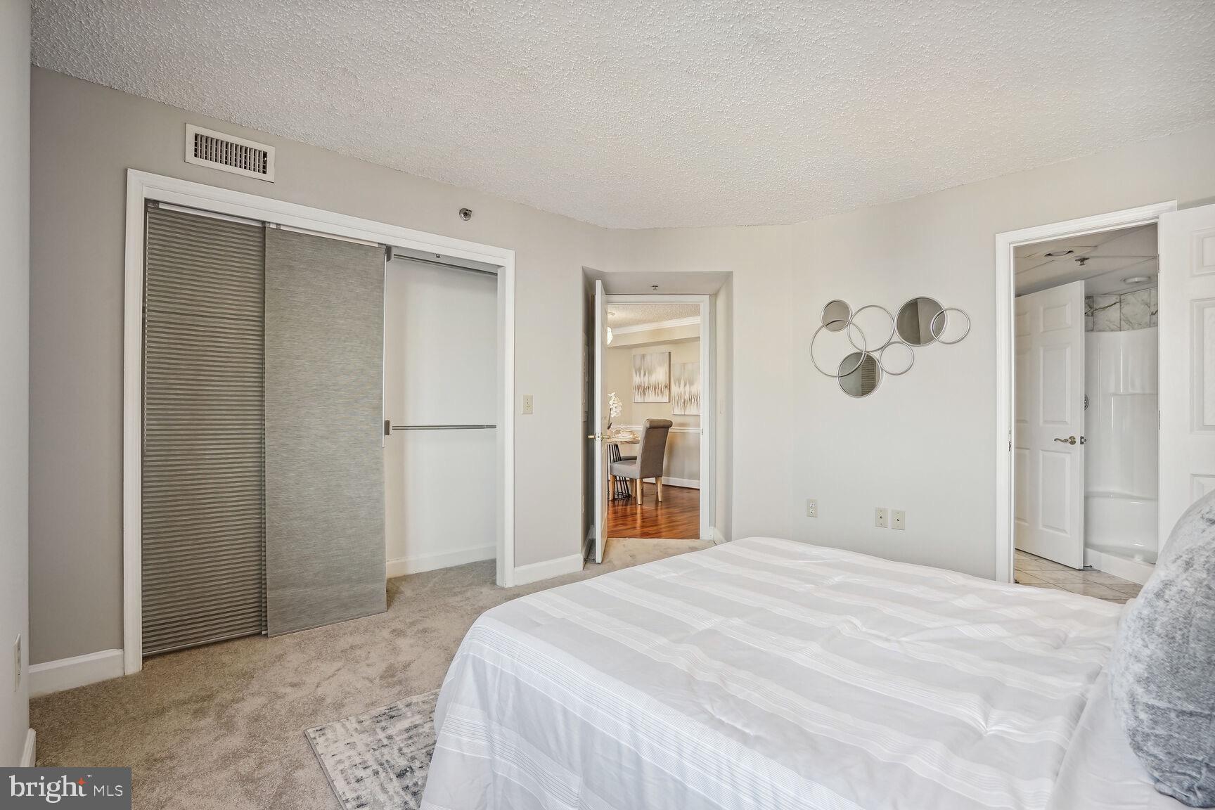 THE WILLIAMSBURG - Residential