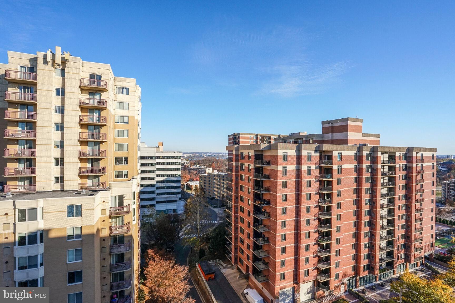 THE WILLIAMSBURG - Residential