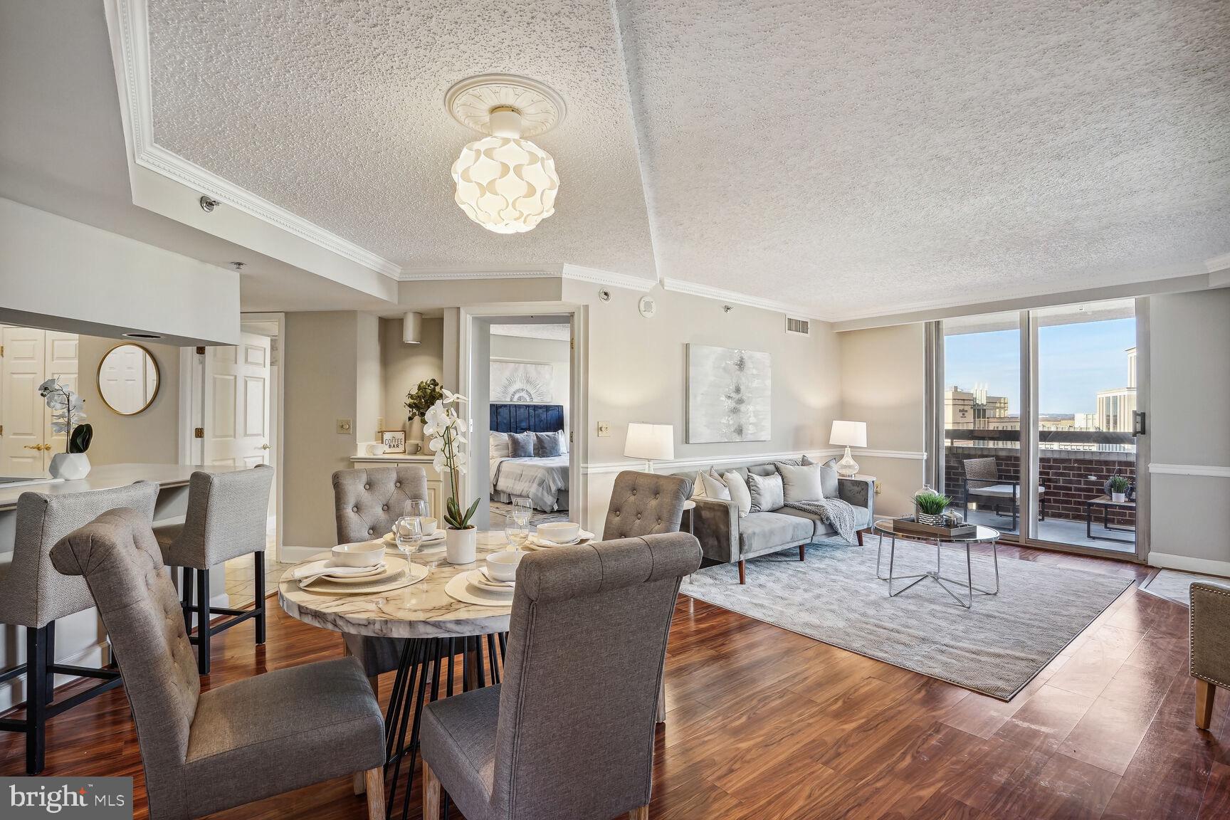 THE WILLIAMSBURG - Residential