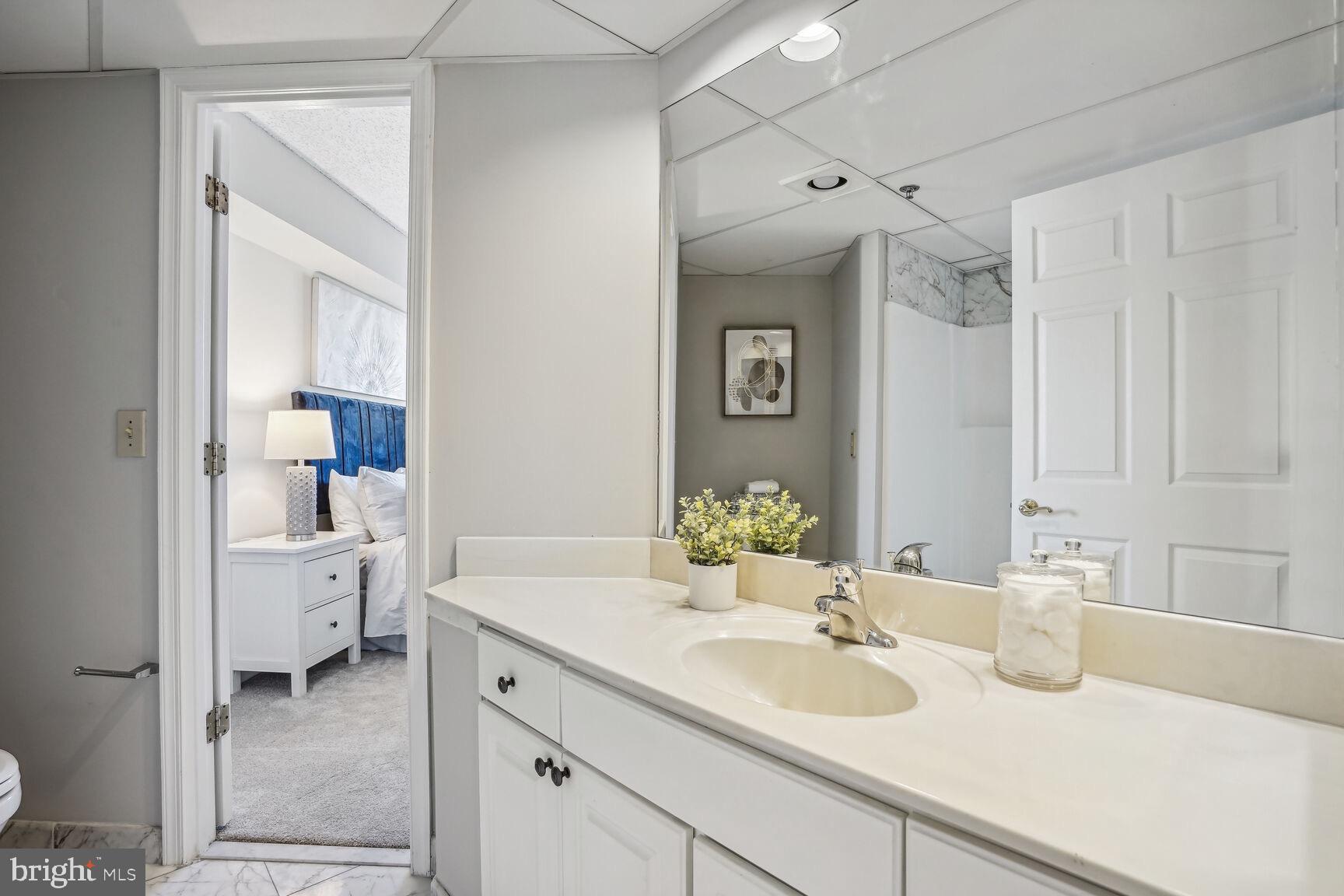 THE WILLIAMSBURG - Residential