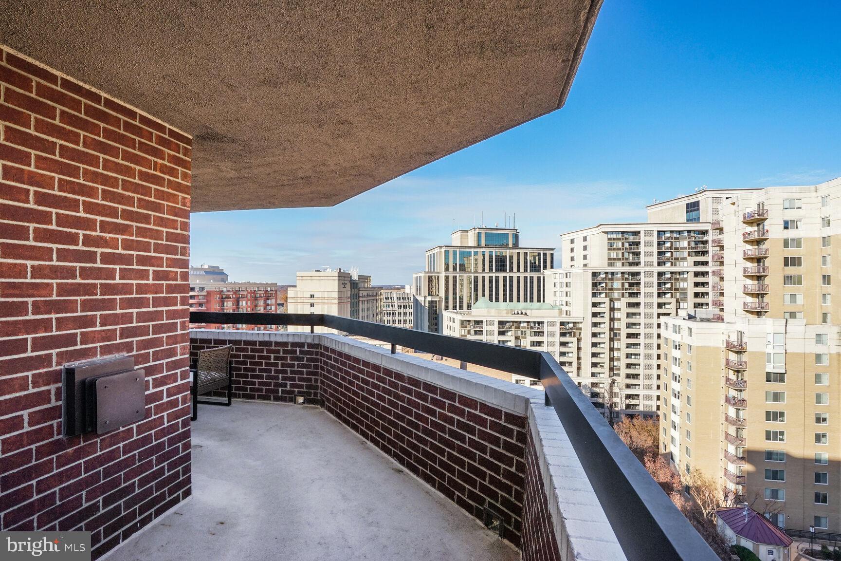 THE WILLIAMSBURG - Residential