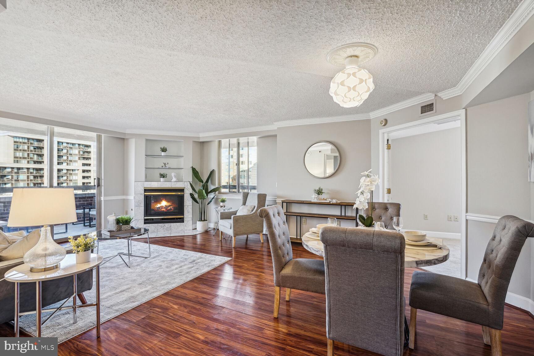 THE WILLIAMSBURG - Residential