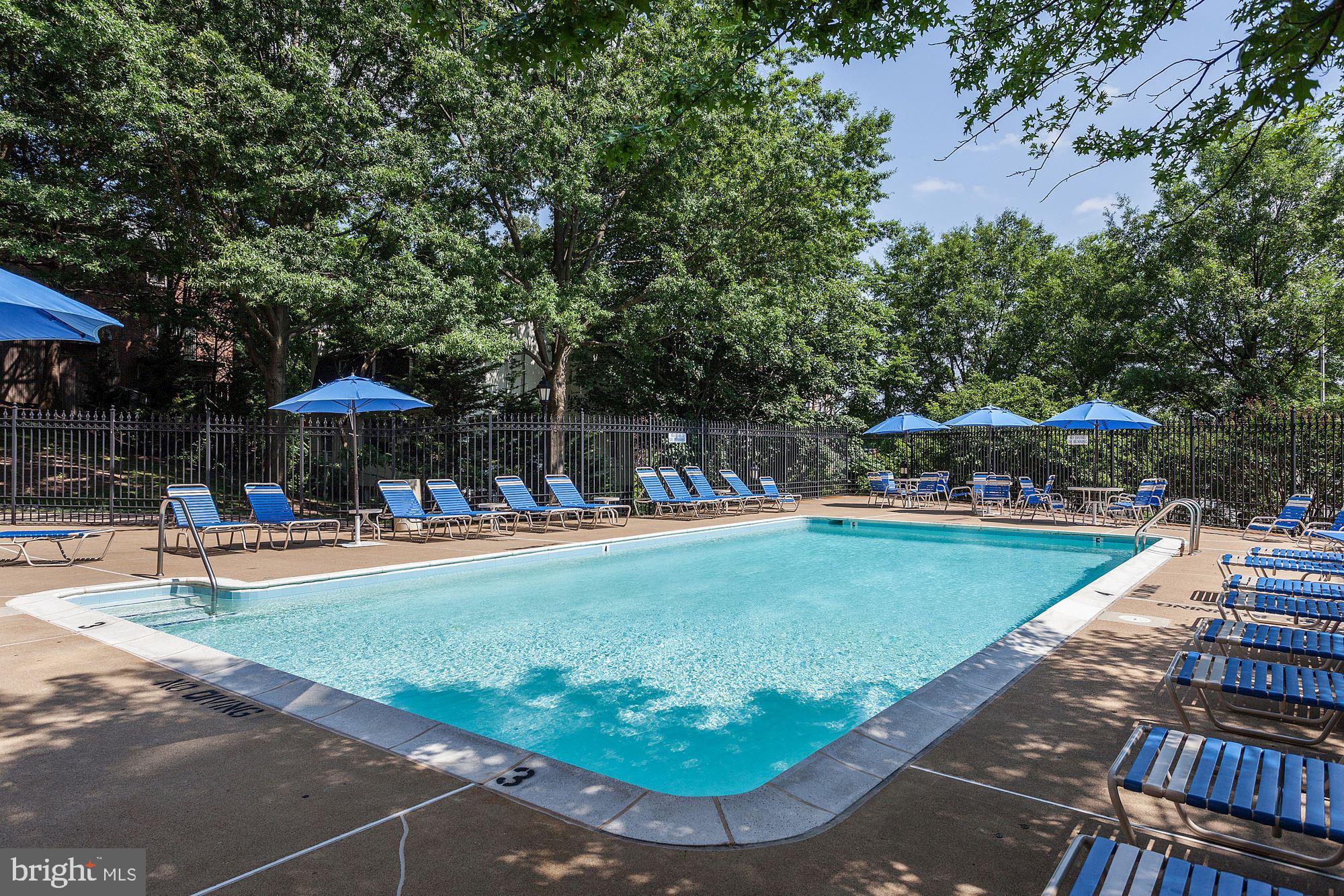 THE WILLIAMSBURG - Residential