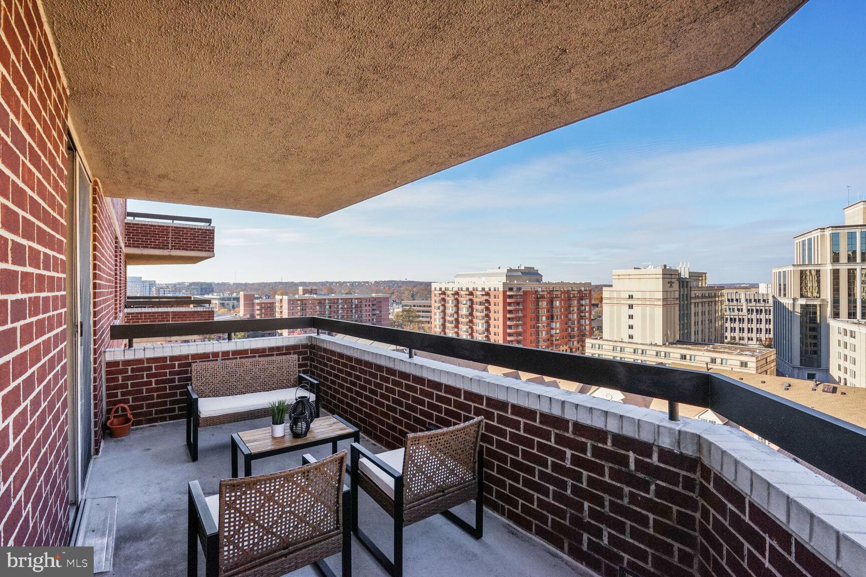 THE WILLIAMSBURG - Residential