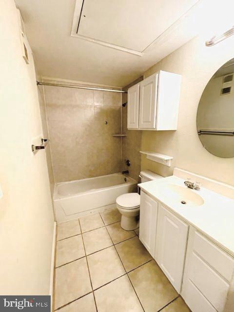 PENDERBROOK SQUARE CONDOMINIUMS - Residential Lease