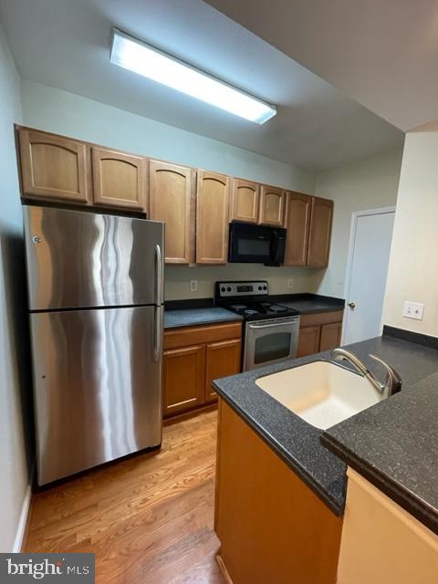 PENDERBROOK SQUARE CONDOMINIUMS - Residential Lease