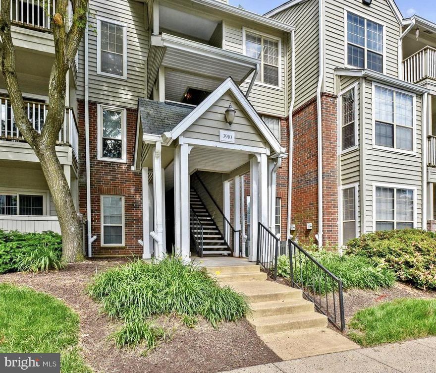 Welcome home to your immaculate one bedroom condo  in Penderbrook Golf Course community; a lovely golf course community with tons of amenities, outdoor pool, fitness center, club house, walking trails,  basketball court, access for a fee to  Penderbrook Golf Course; walk to shopping, restaurants, and more! Bus to Vienna Metro around the corner, Easy access to I-66 and Route 50, and Dulles Airport. $25 set up/technology fee due at move-in (one-time fee).