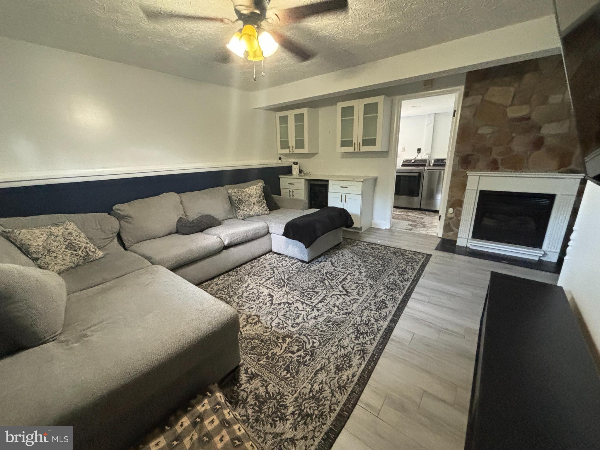 PLEASANT VALLEY - Residential Lease